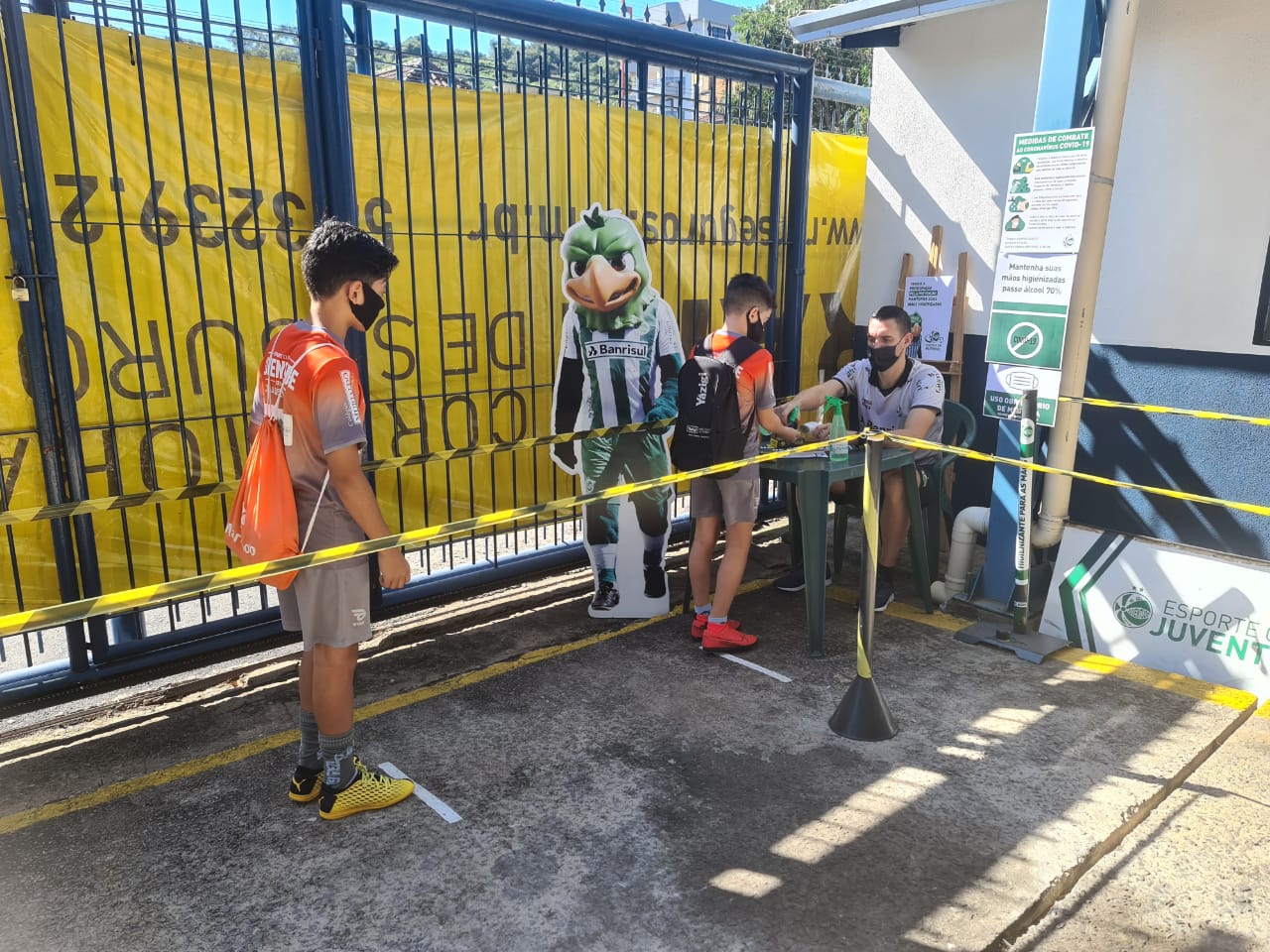 Entenda como será o retorno das atividades da Escola de Futebol