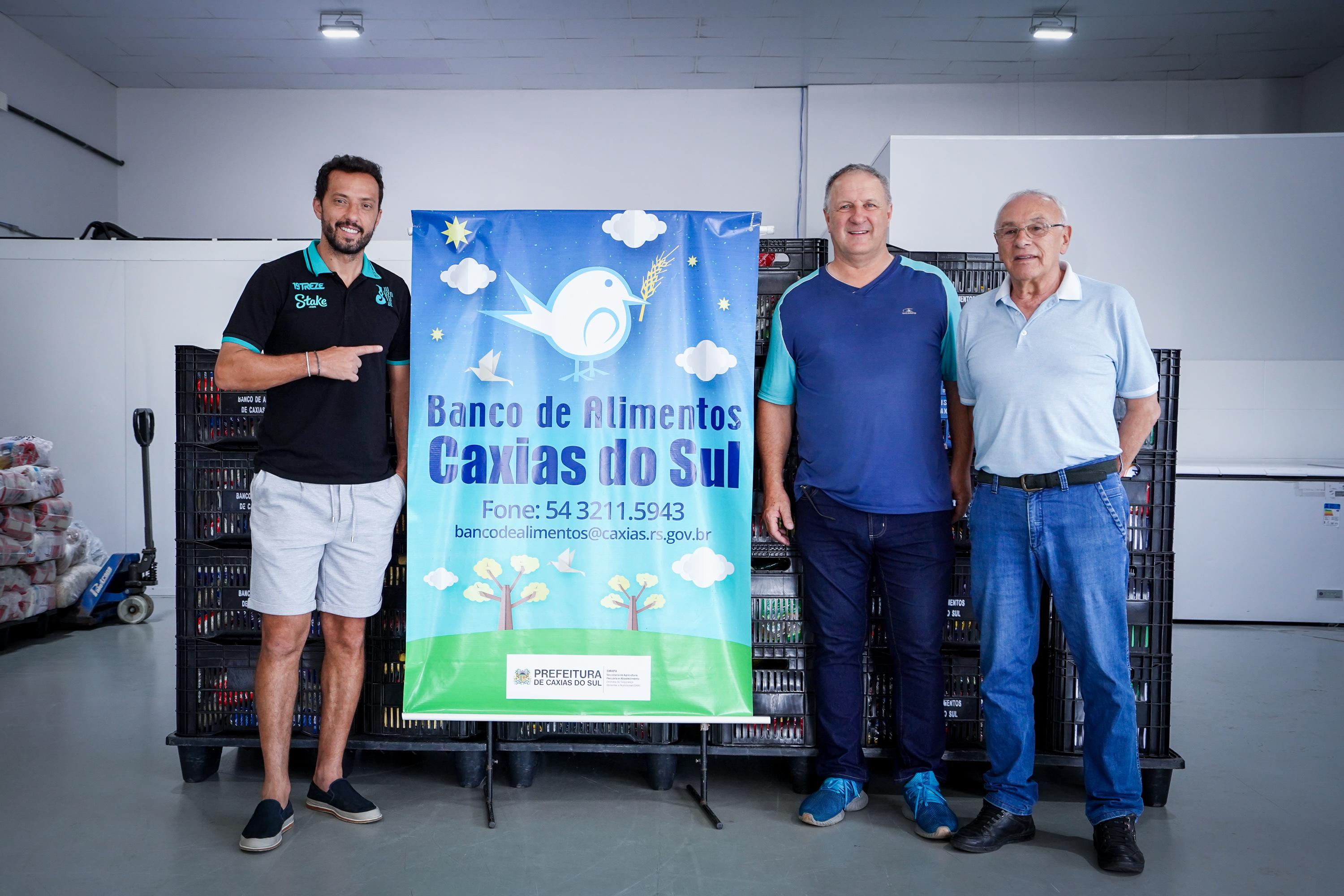 Juventude entrega mais de uma tonelada de doações ao Banco de Alimentos