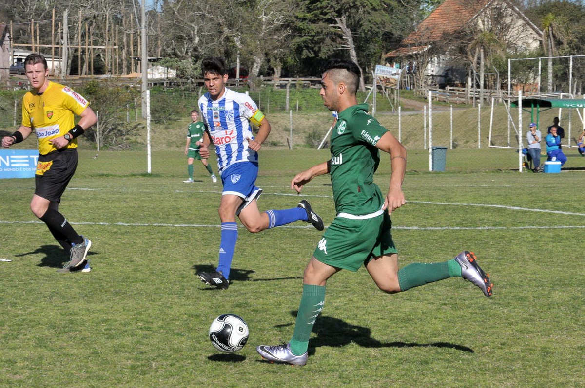 Sub-17 vence mais uma e dispara na liderança do Gauchão