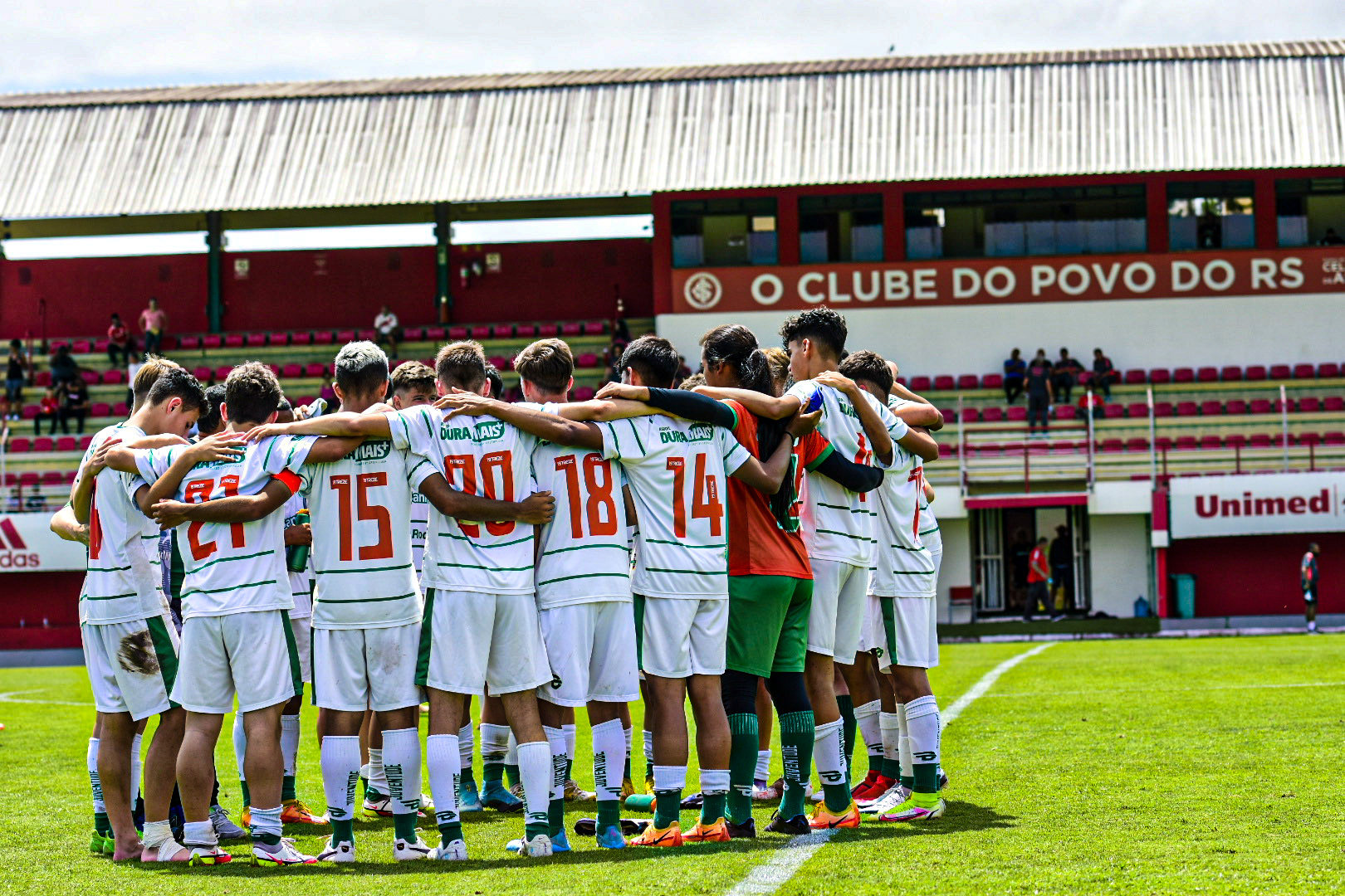 Sub-15 da Escola do Ju faz bom jogo, mas é superado pelo Inter na Liga Serrana