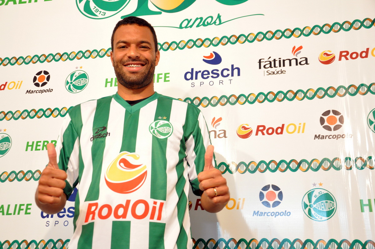 Ju apresenta lateral Reinaldo
