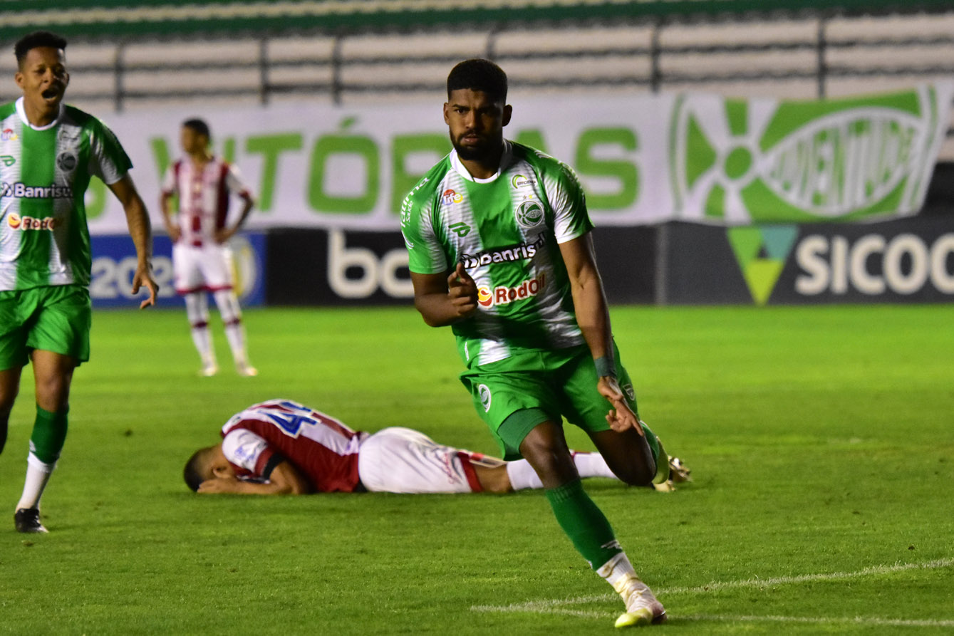 Mais três pontos! Ju vence o Náutico e segue no G4 da Série B