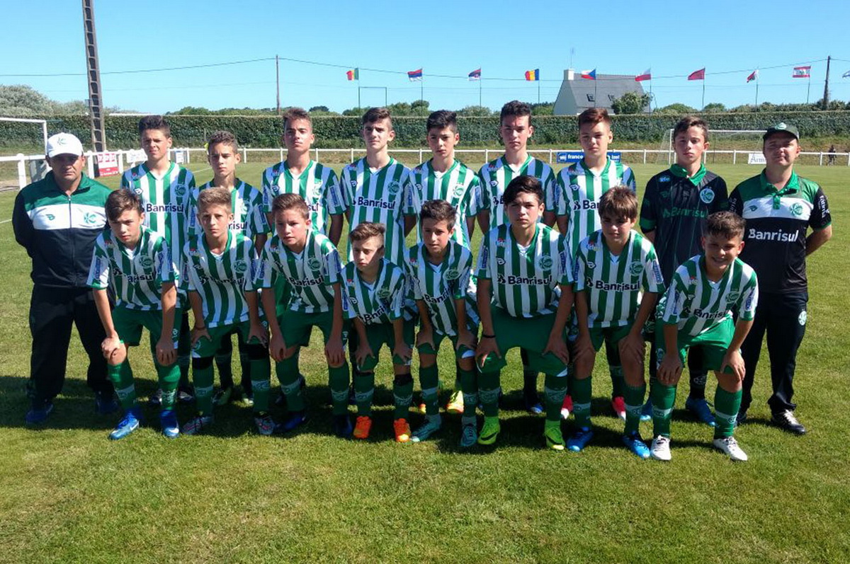 Sub-13 do Ju retorna da França após bela campanha