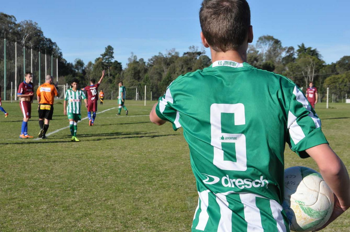 Sub-17 e Sub-15 garantem vitória no Estadual