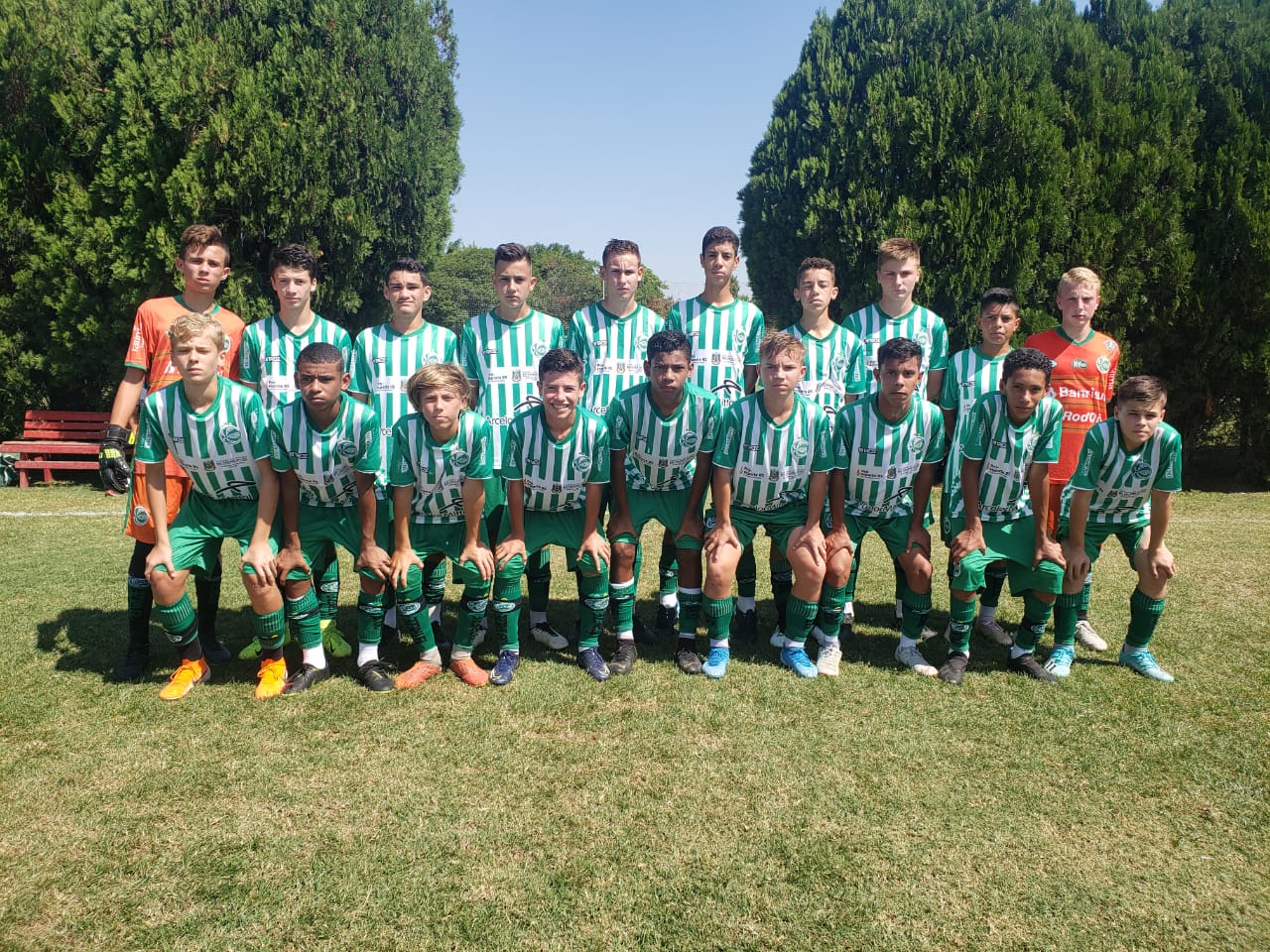 Escola de Futebol realiza amistoso sob olhares de integrantes da CBF