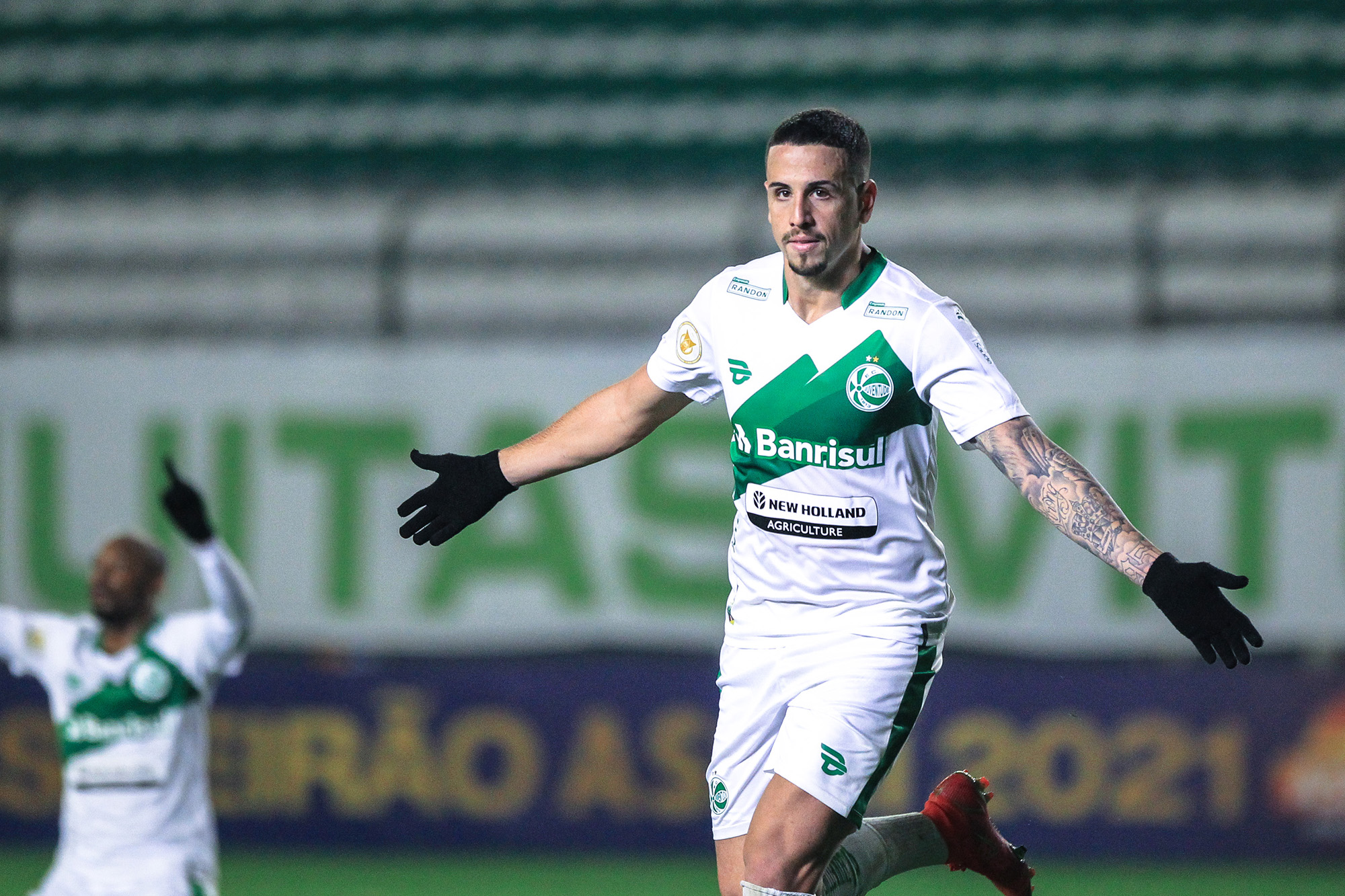Ju bate o Sport no Jaconi e conquista primeira vitória no Brasileirão