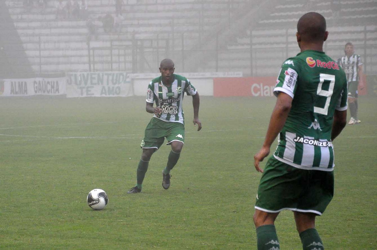 Juventude e Glória empatam no Jaconi