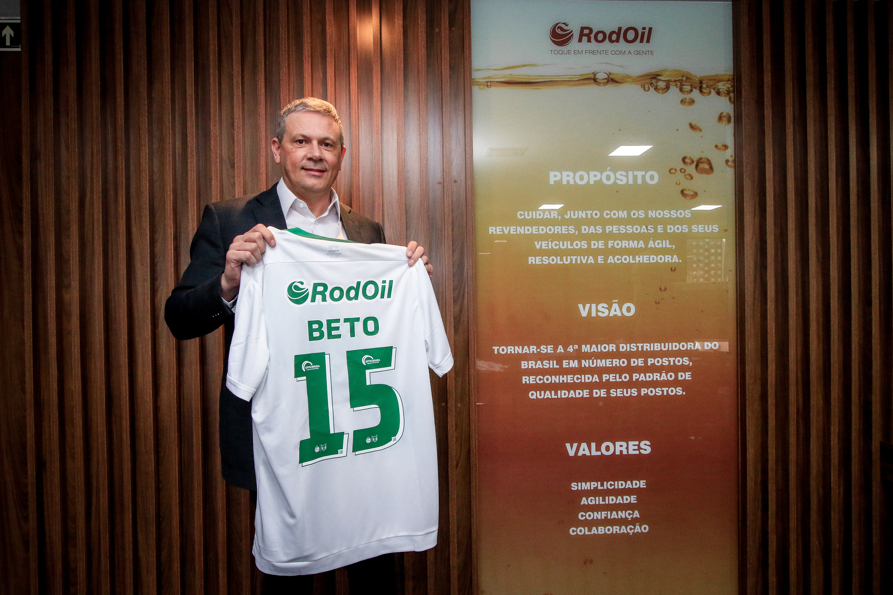 Juventude presta homenagem aos 15 anos da Rodoil