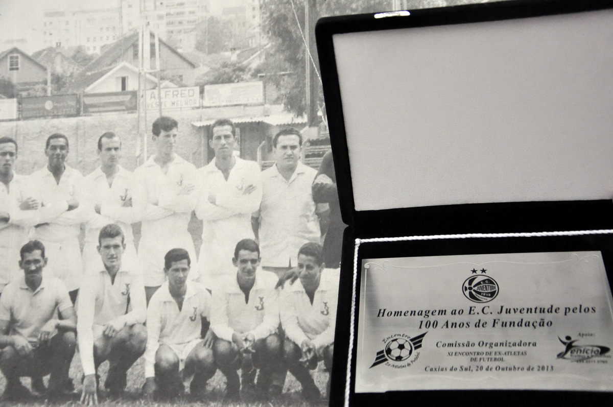 Juventude é homenageado em encontro de ex-atletas