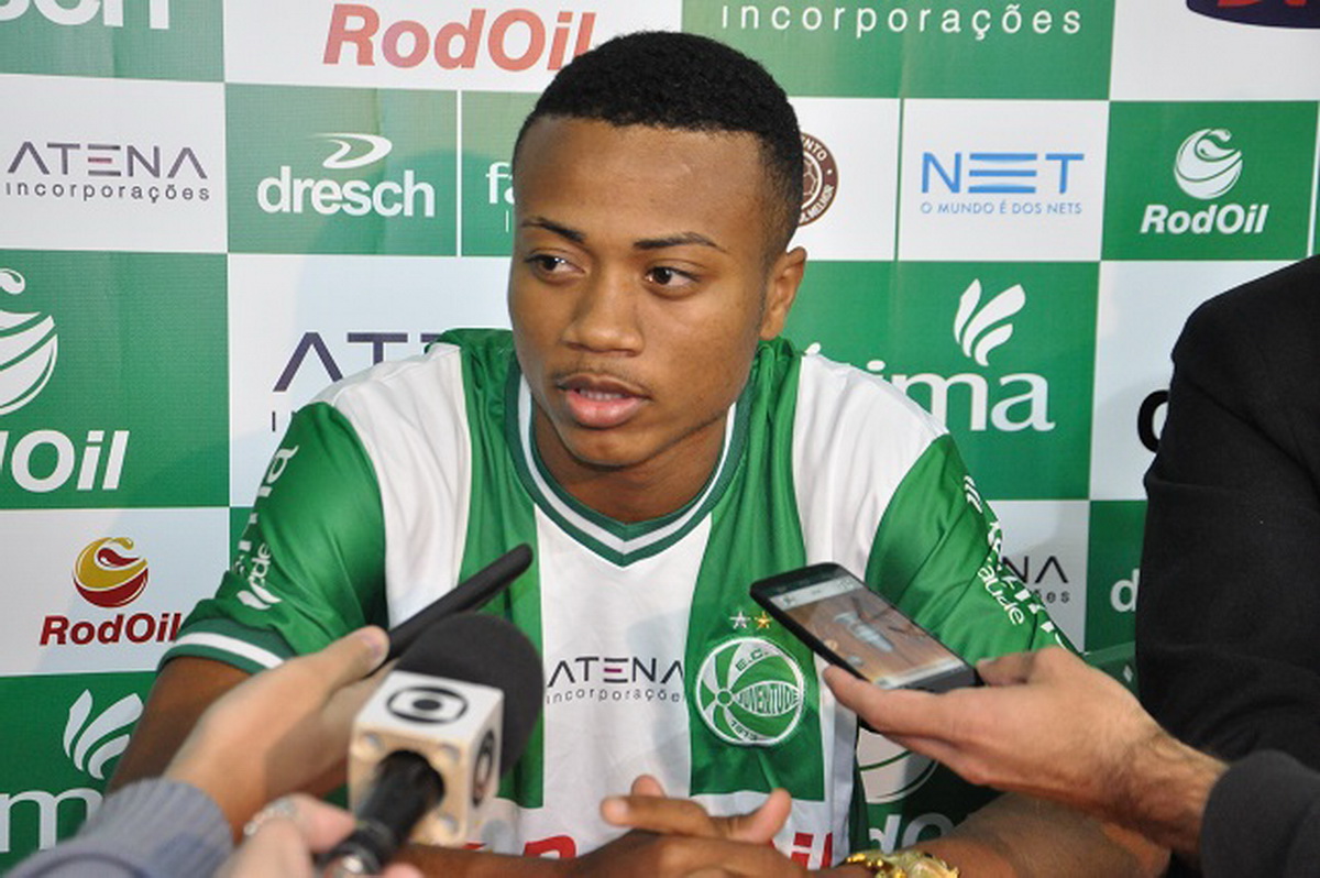 Juventude apresenta atacante Erik