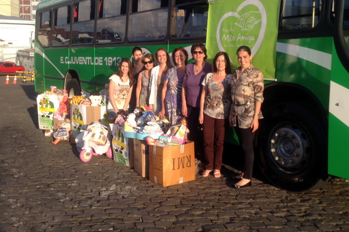 Paixão Feminina entrega brinquedos arrecadados pelo Juventude