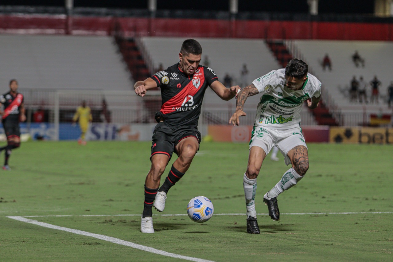 Com gol nos minutos finais, Ju empata com o Atlético (GO) e conquista ponto importante na Série A