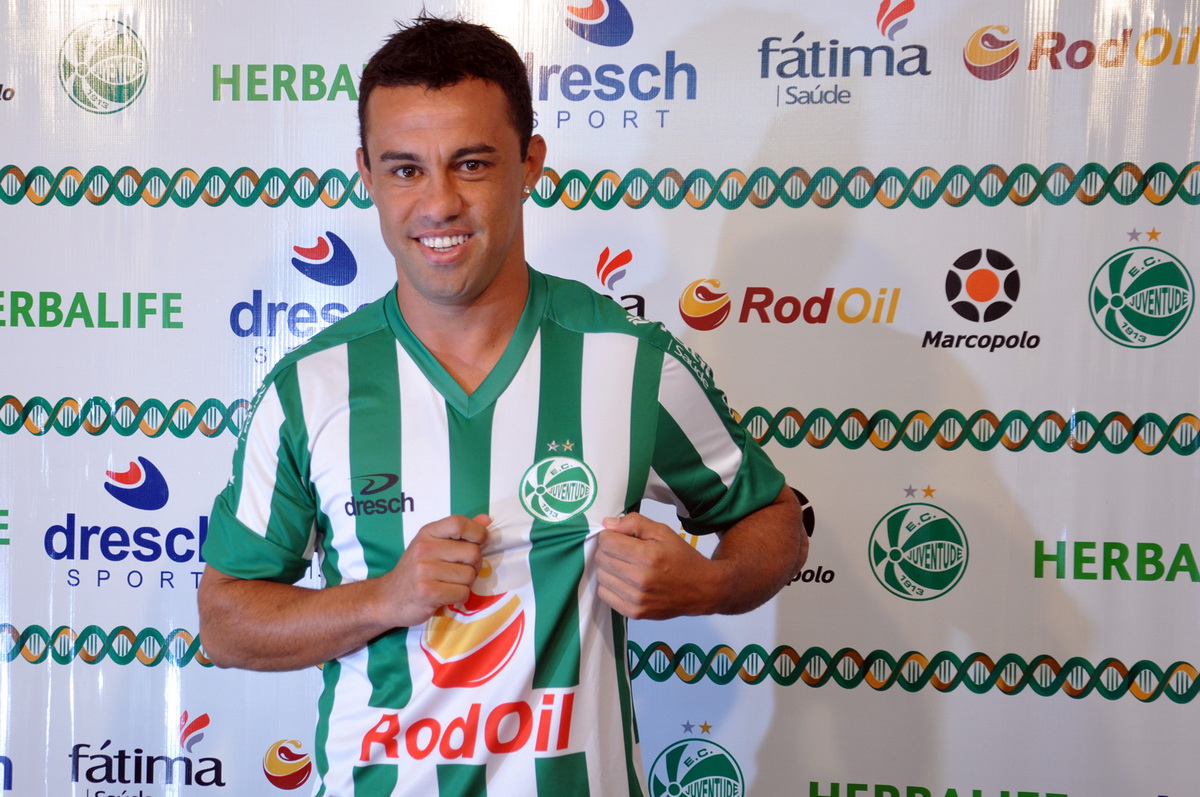 Atacante Leandro Franco é oficialmente apresentado no Jaconi