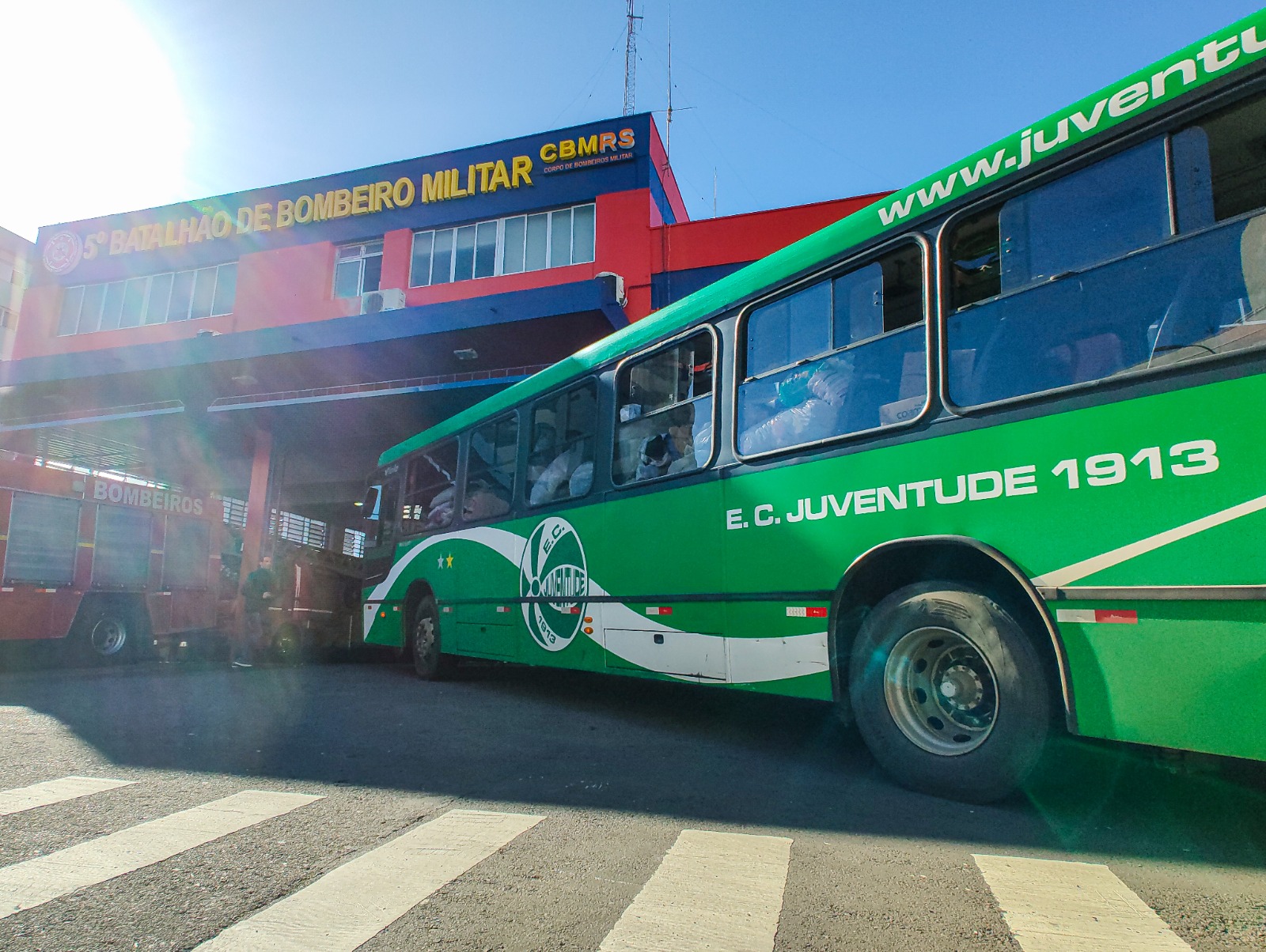 Enchentes na Serra: Juventude entrega mais de quatro toneladas de doações ao Corpo de Bombeiros de Caxias do Sul