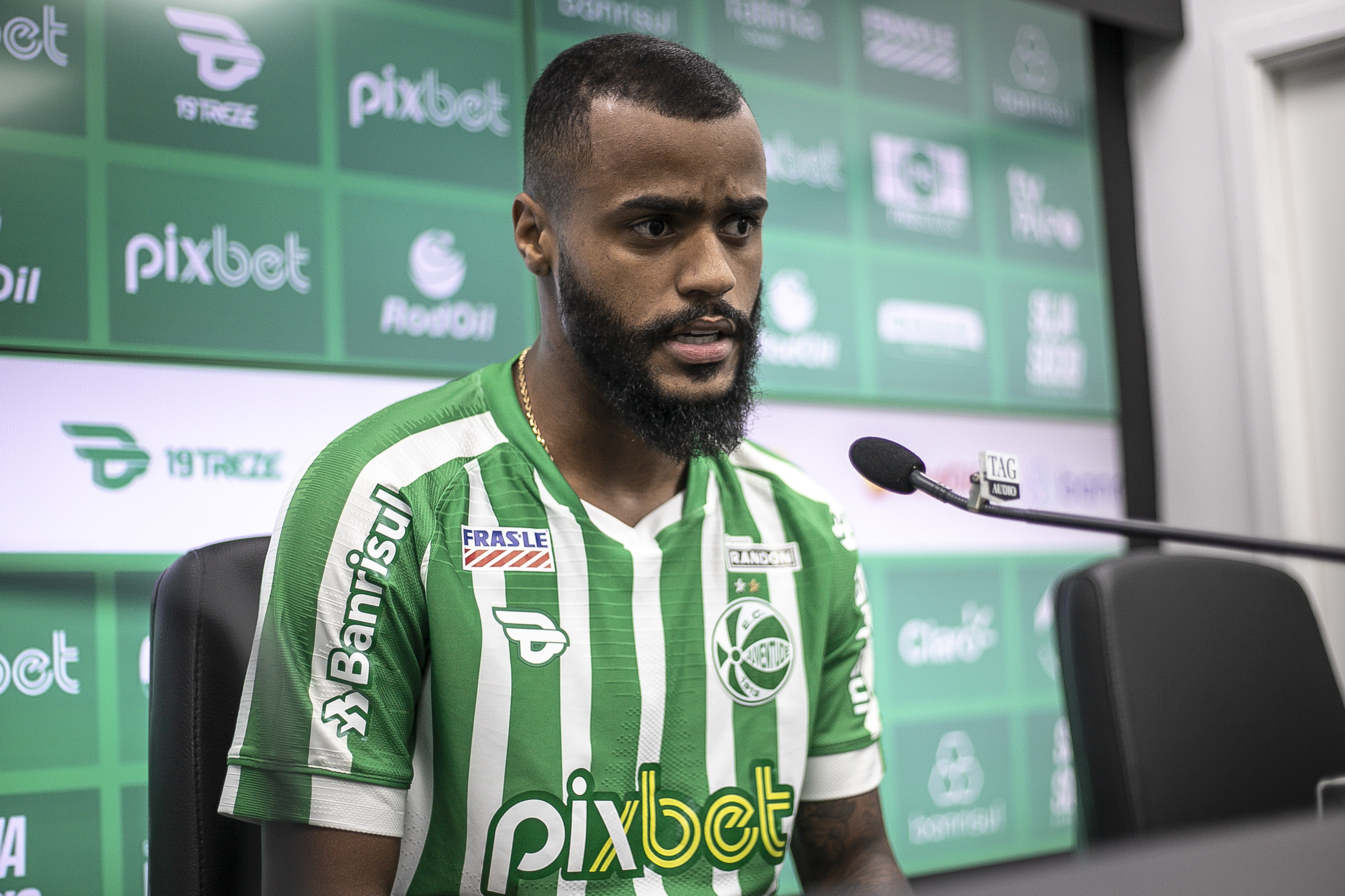Felipe Pires é apresentado no Alfredo Jaconi
