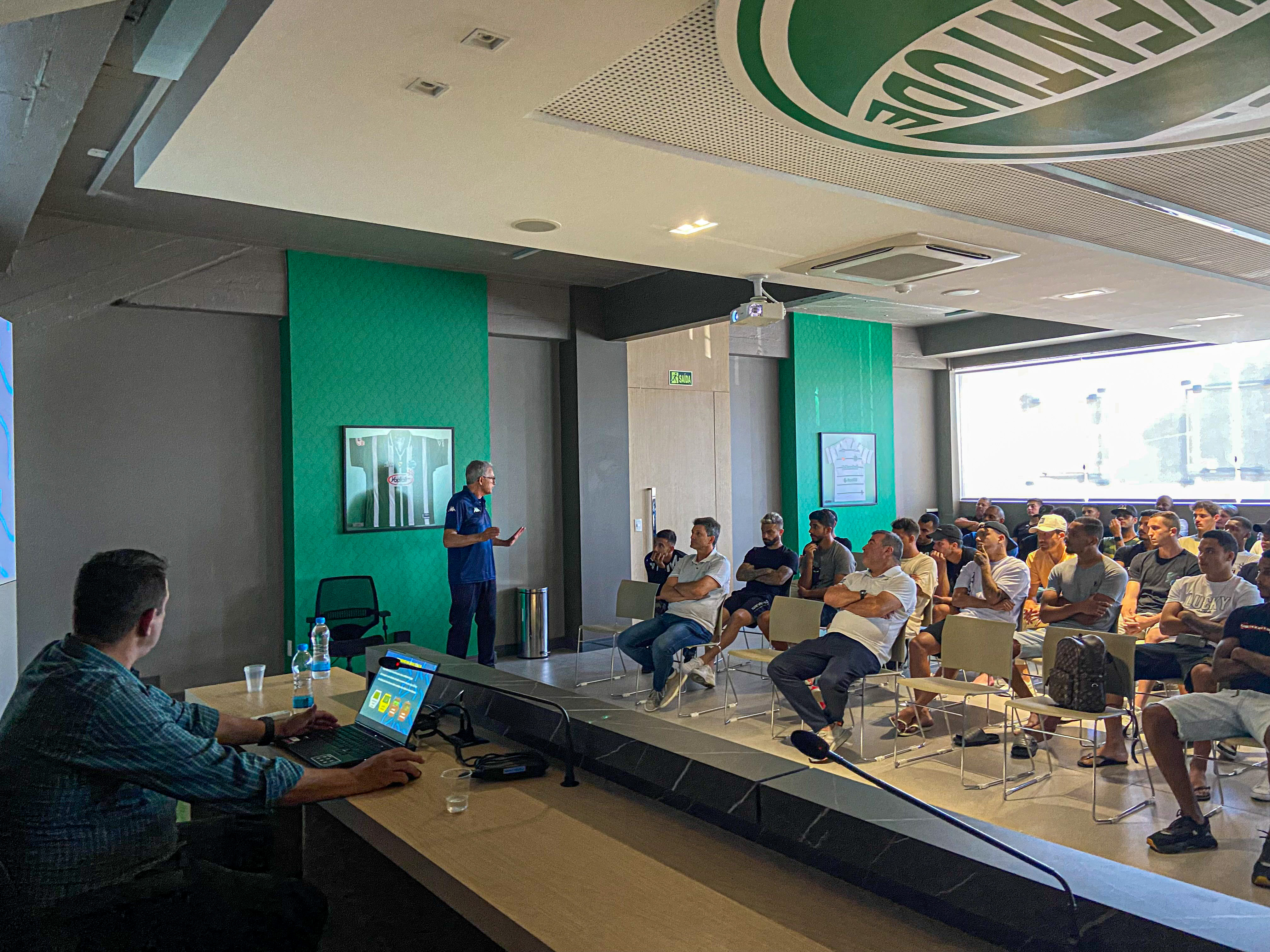 Jogadores do Juventude têm palestra sobre arbitragem