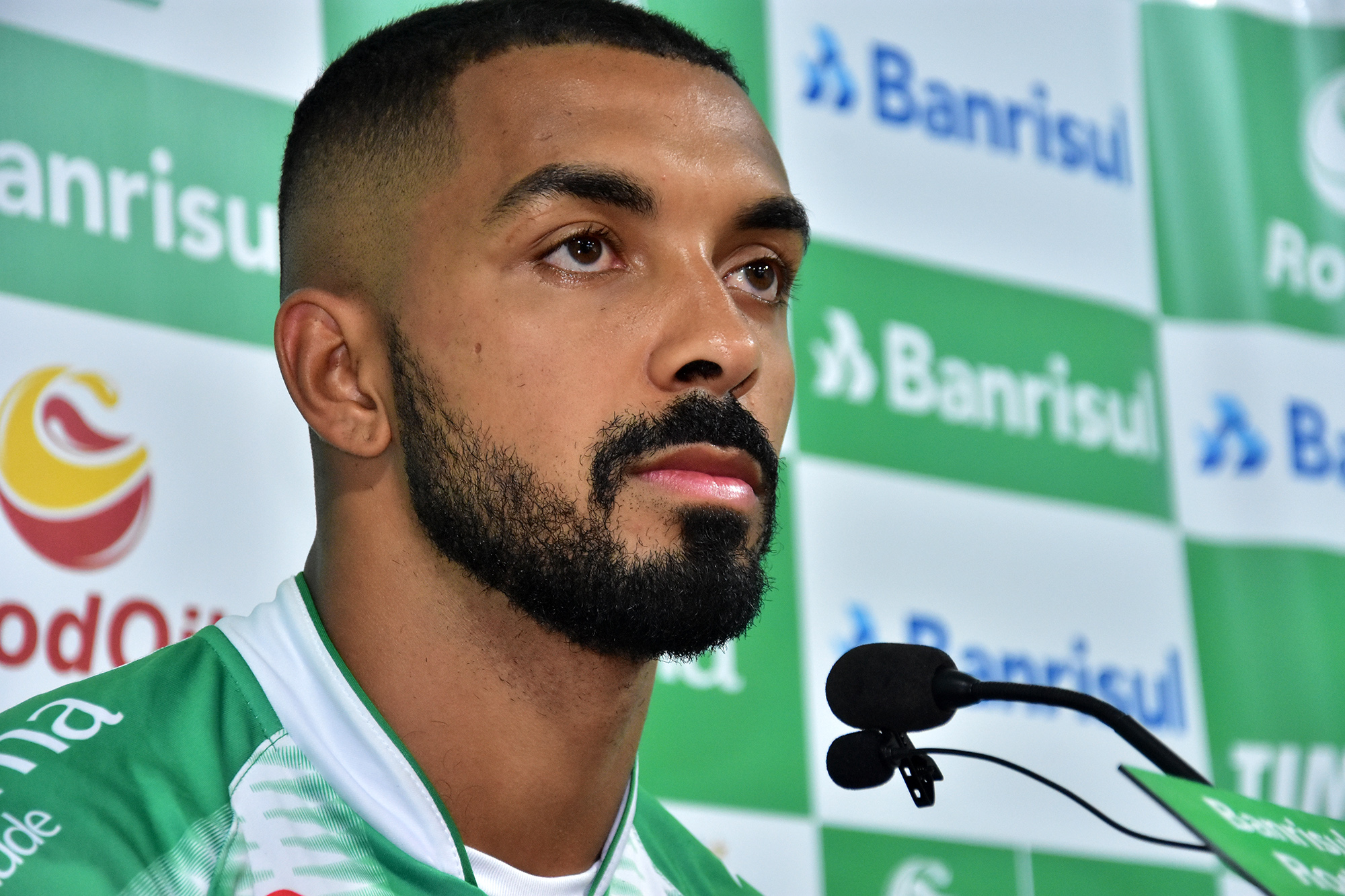 Lateral-direito Paulo Henrique é apresentado pelo Juventude