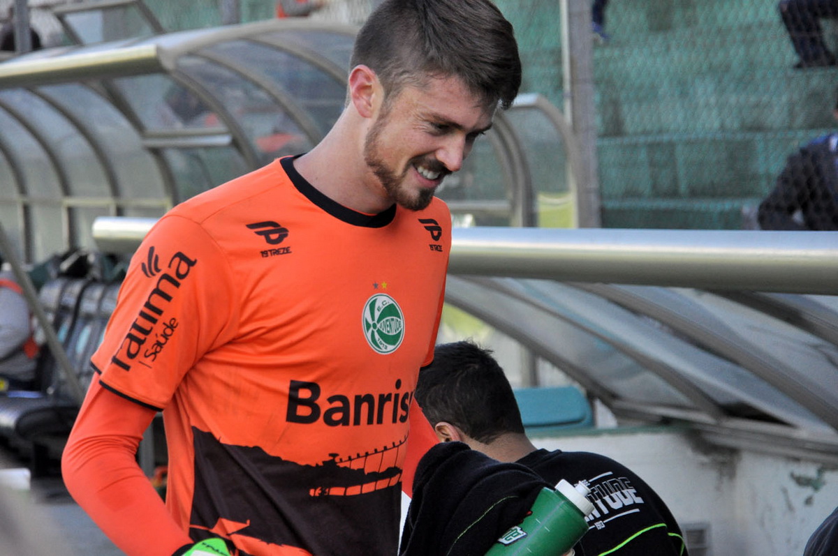 Juventude confirma empréstimo de Elias para a Chapecoense