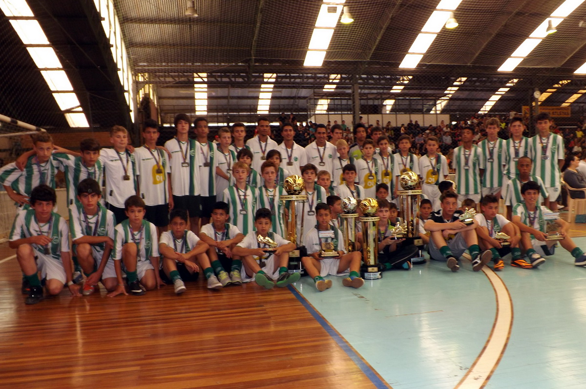Escola de Futebol garante títulos no Campeonato Municipal
