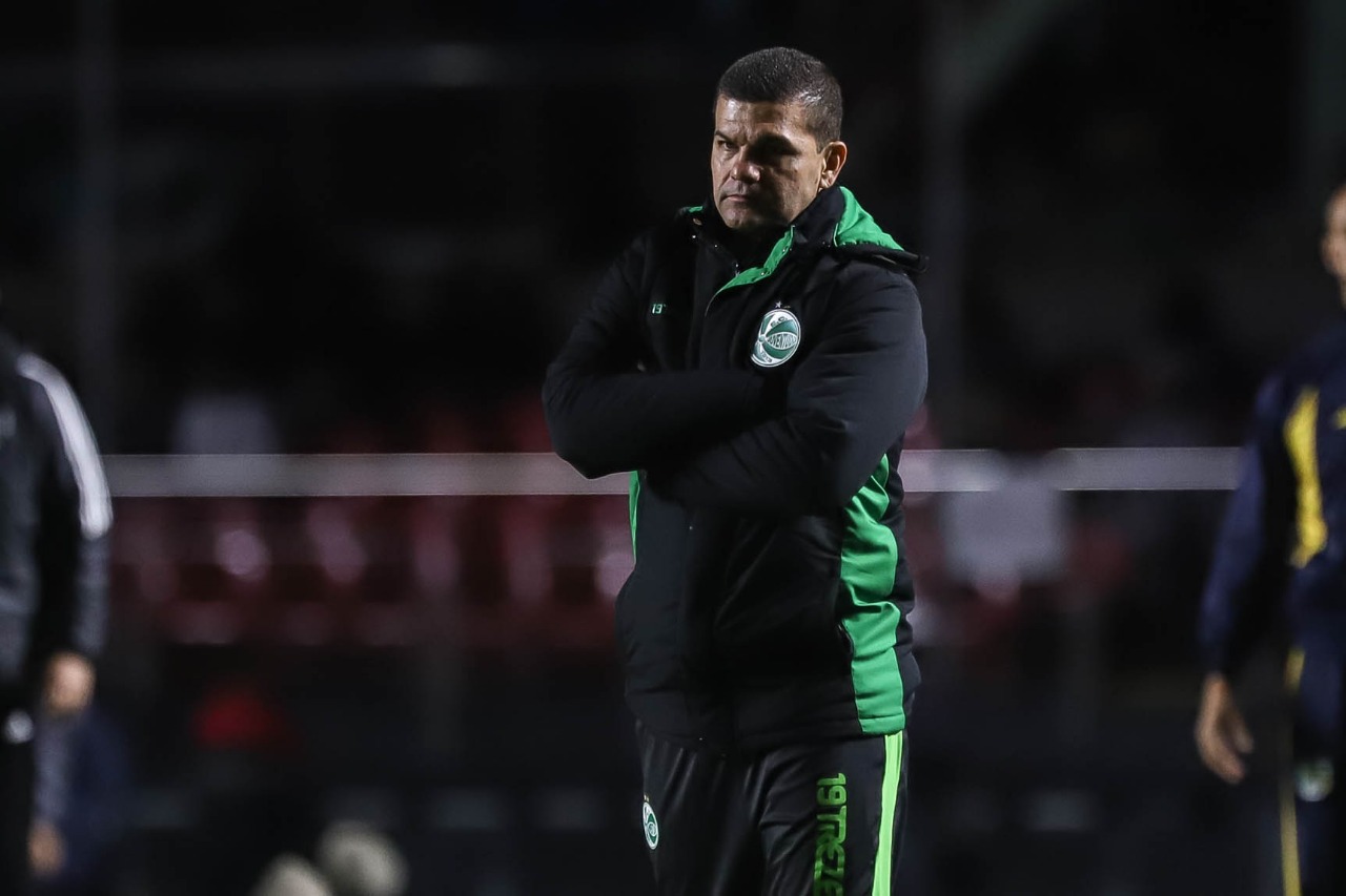 Juventude anuncia a saída do técnico Umberto Louzer