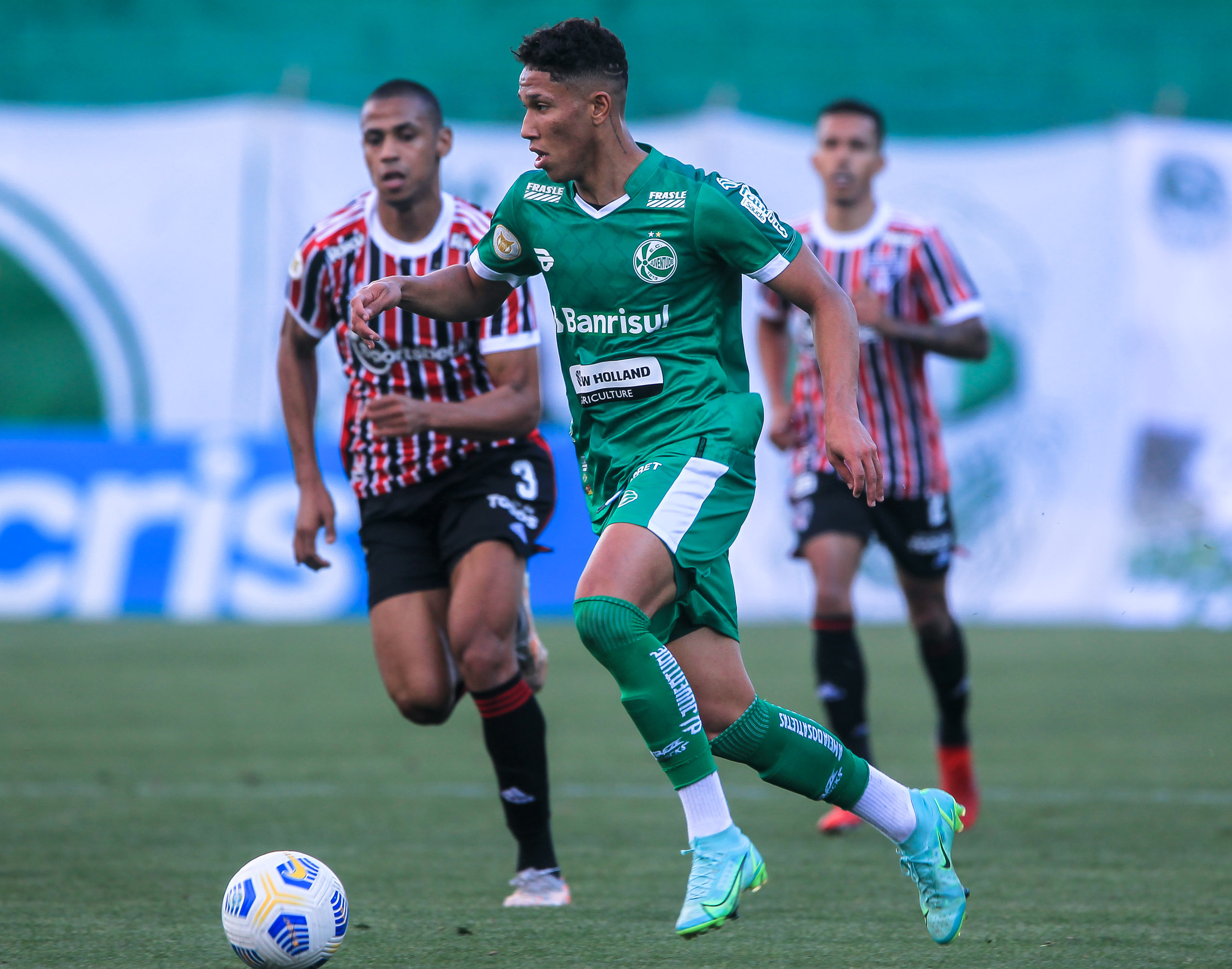 Juventude é prejudicado pela arbitragem e fica no empate contra o São Paulo