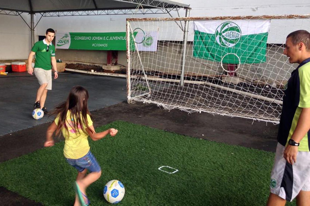 Escola de Futebol do Ju faz a festa com a criançada