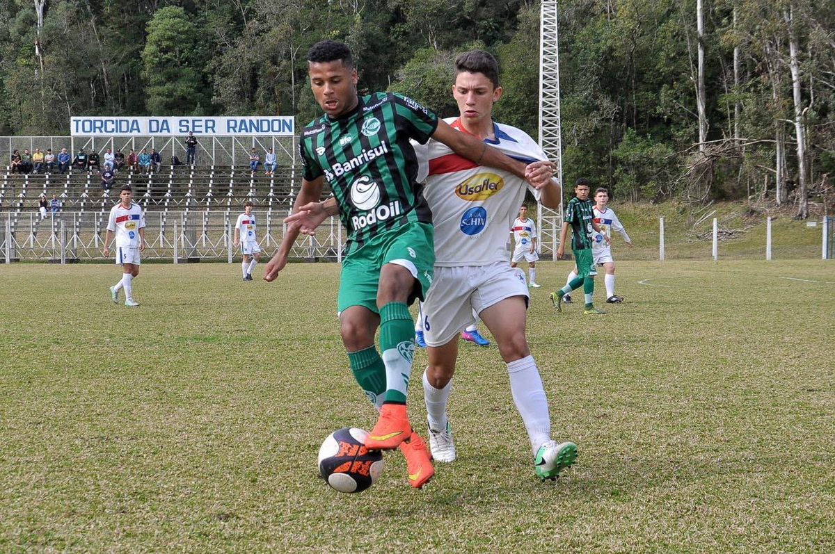 Sub-17 conquista ponto fora de casa e segue na liderança do Gauchão