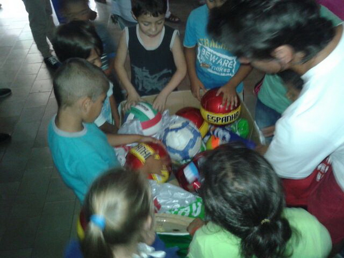 Categoria infantil promove entrega de doações