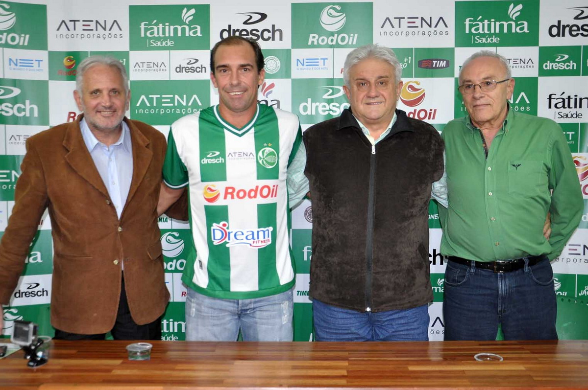 Juventude apresenta Paulo Baier