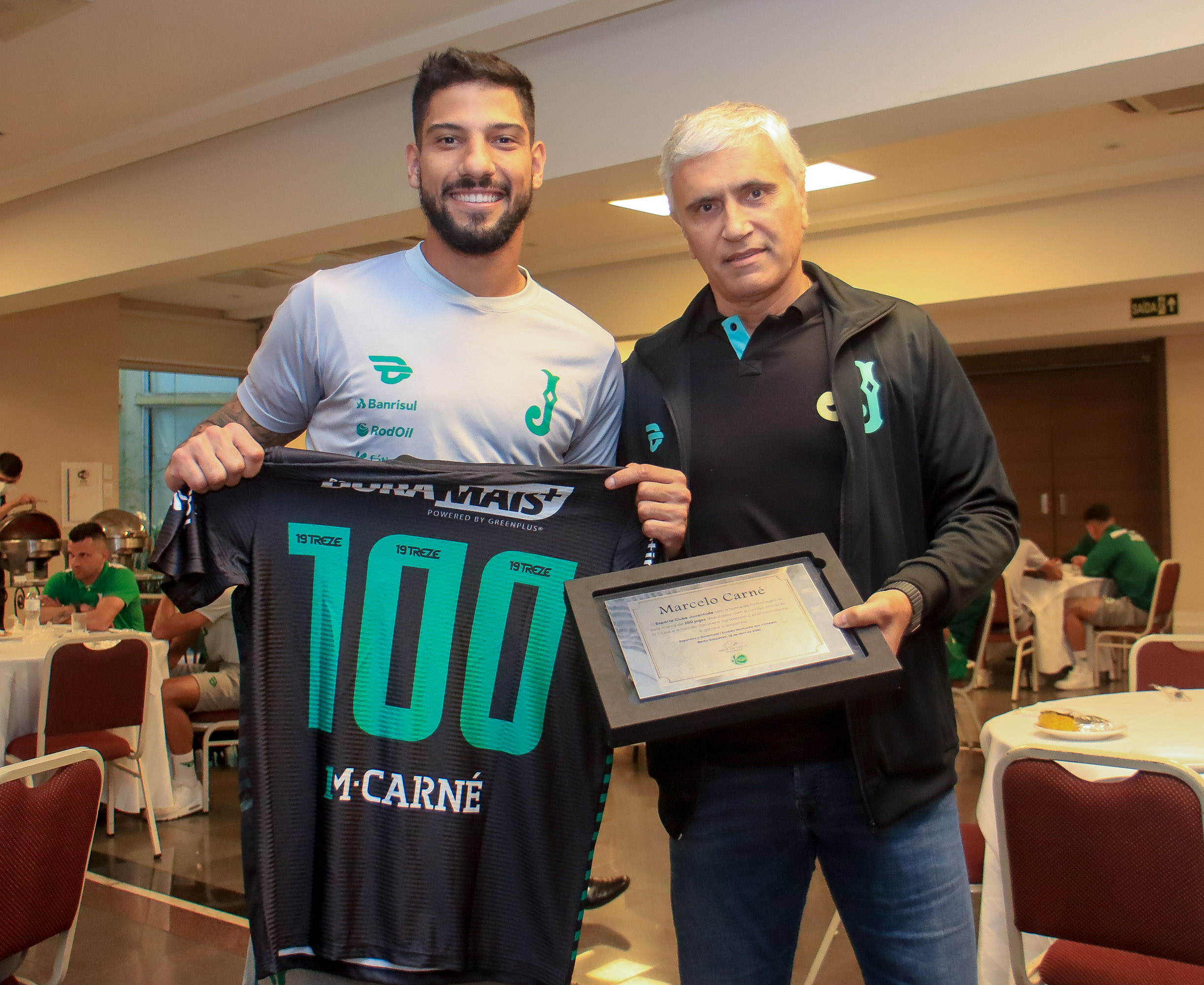 Marcelo Carné completa 100 jogos com a camisa do Verdão diante do Esportivo