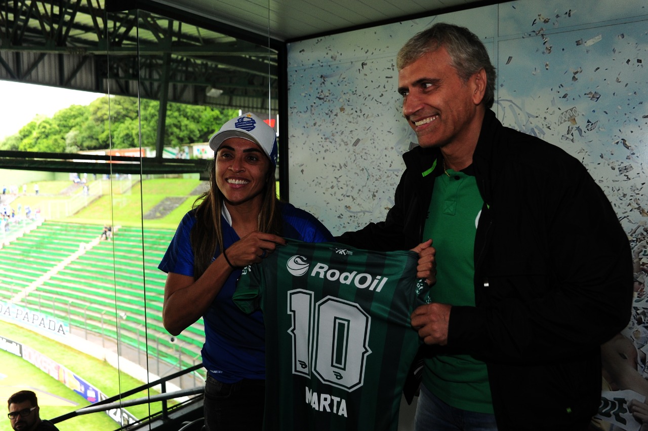 Melhor do mundo, Marta marca presença no Jaconi para Ju x CSA