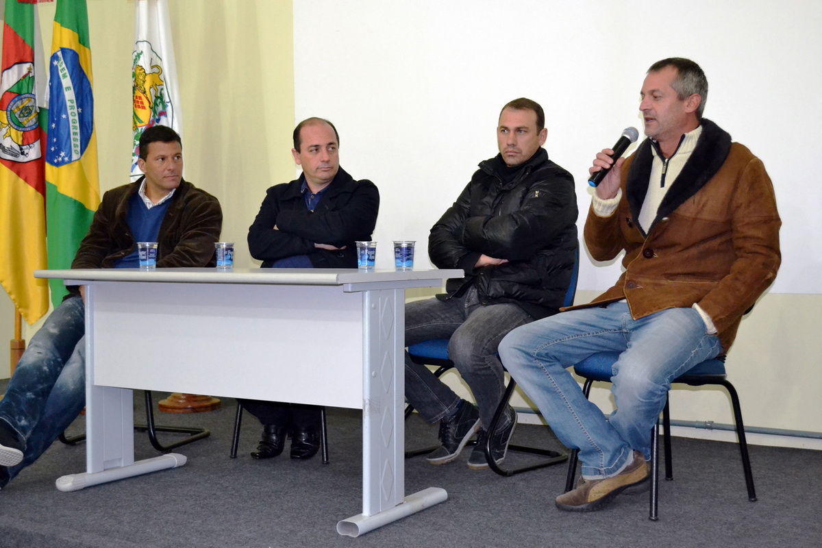 Lisca participa de palestra sobre categorias de base