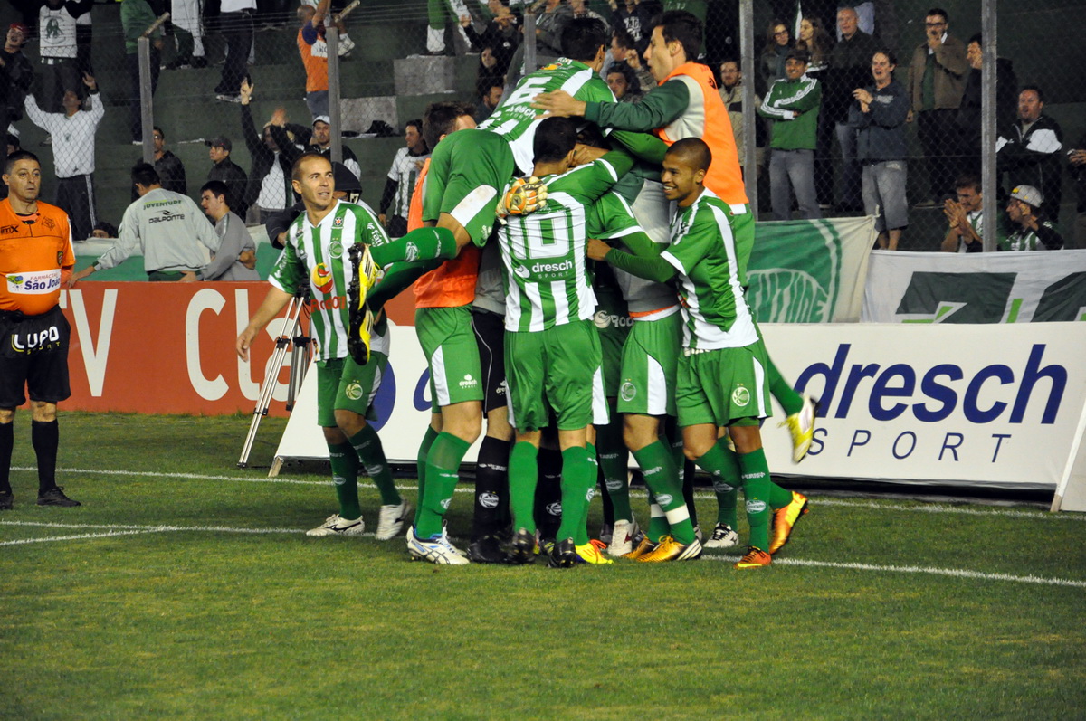 Ju segue líder mesmo sem entrar em campo