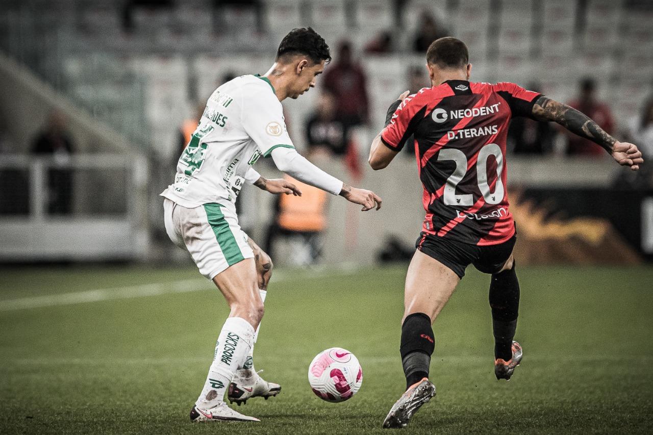 Na Arena da Baixada, Ju é derrotado pelo Athletico