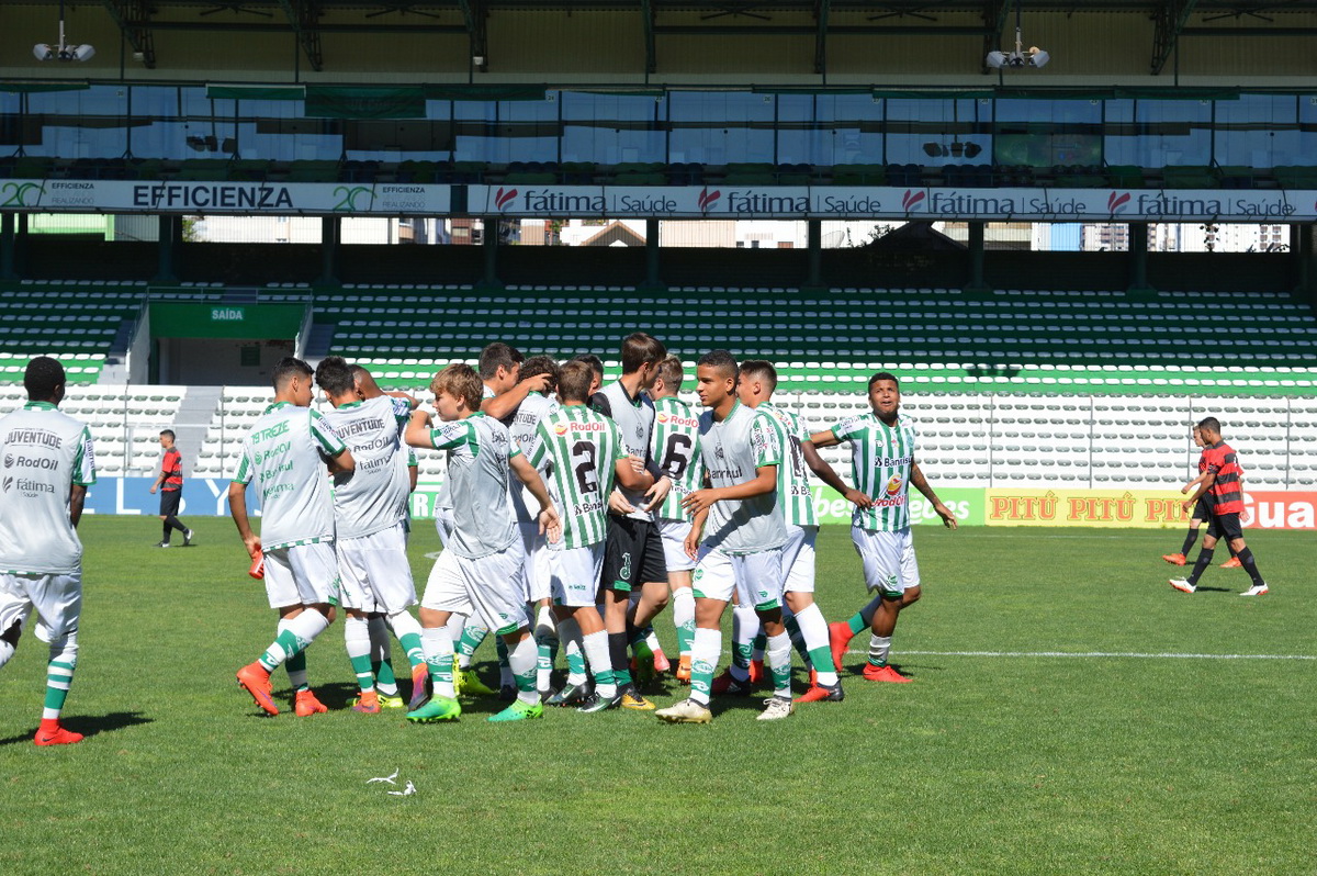 Ju goleia e está classificado para a final Gauchão Sub-17.