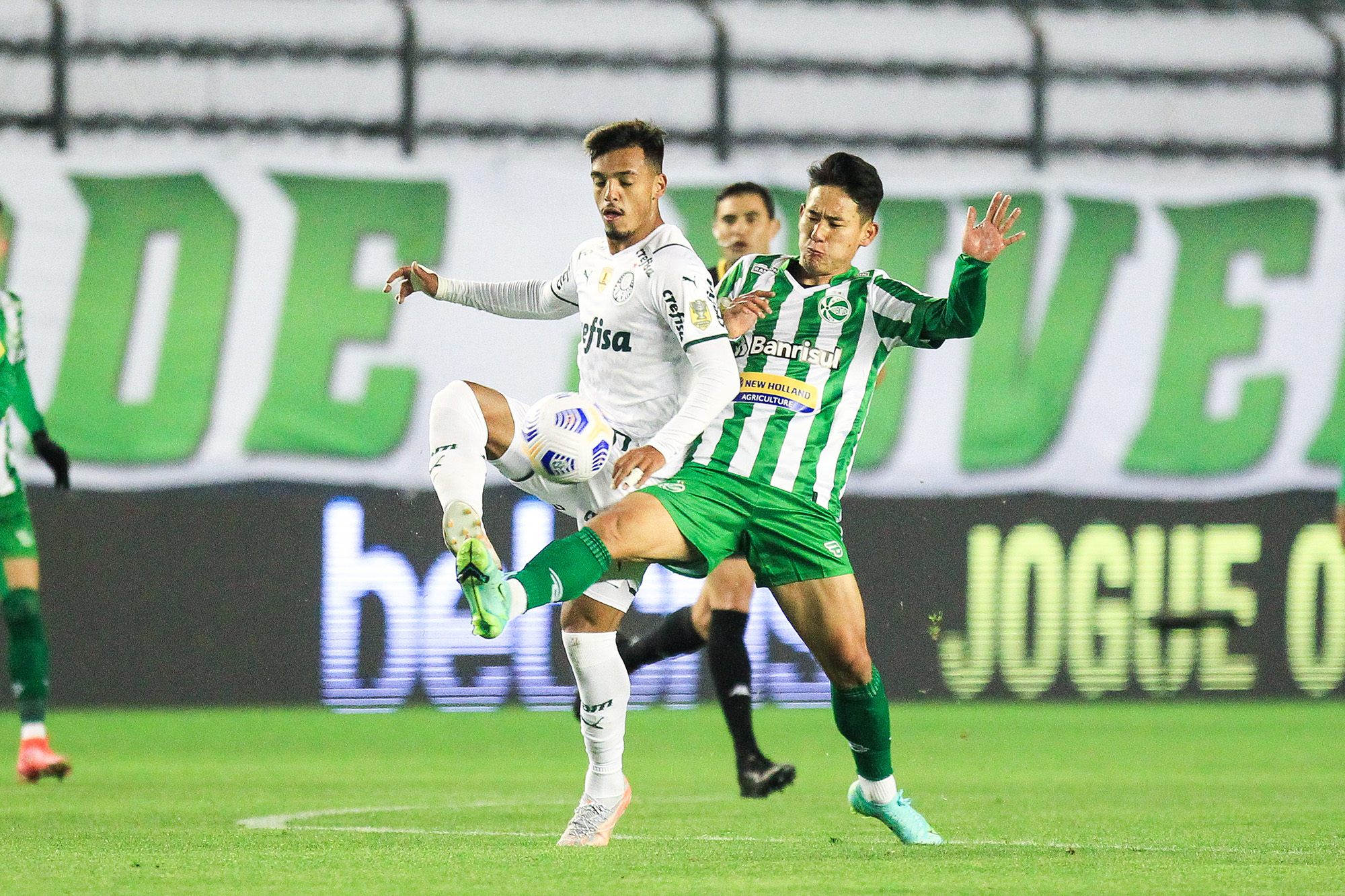 Ju desperdiça chances e é superado pelo Palmeiras no Jaconi