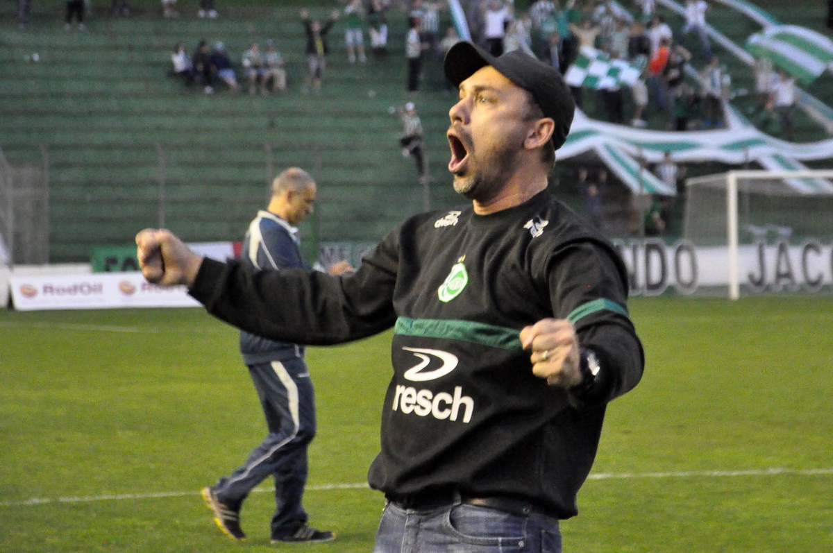 Ju vence mais uma e segue embalado na Série C