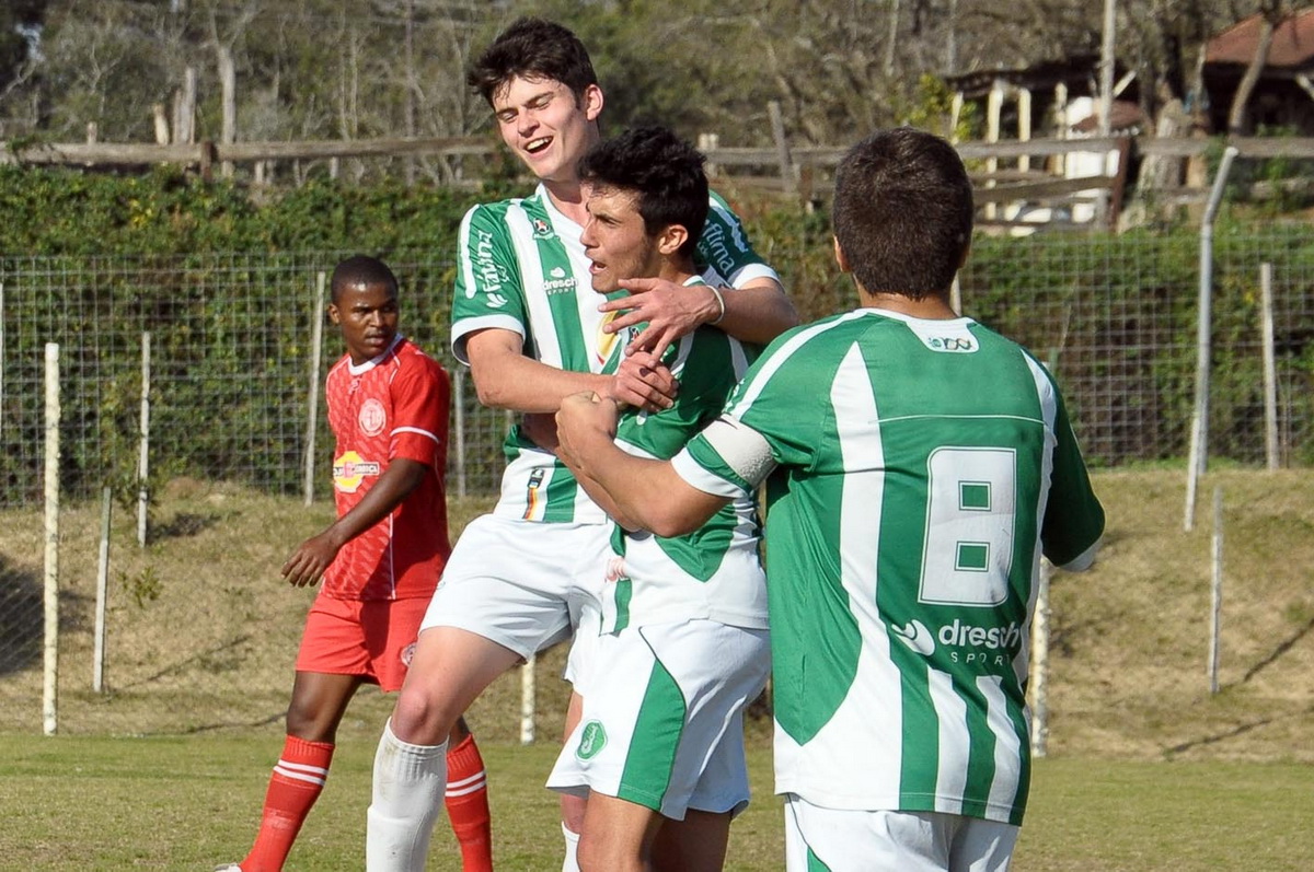 Ju goleia no Gauchão Sub-17