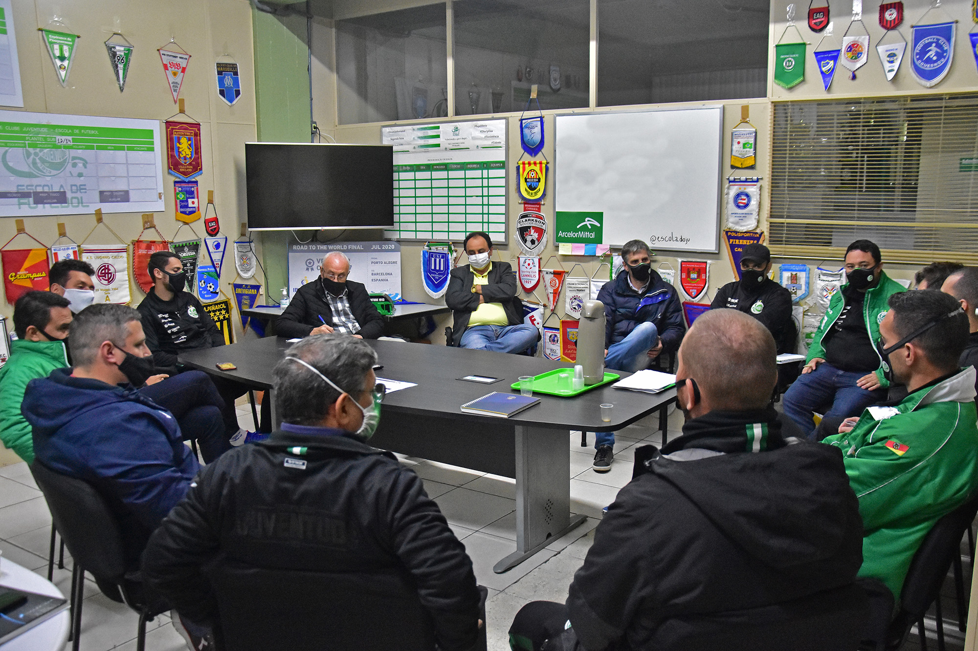 Base e Escola de Futebol fortalecem integração