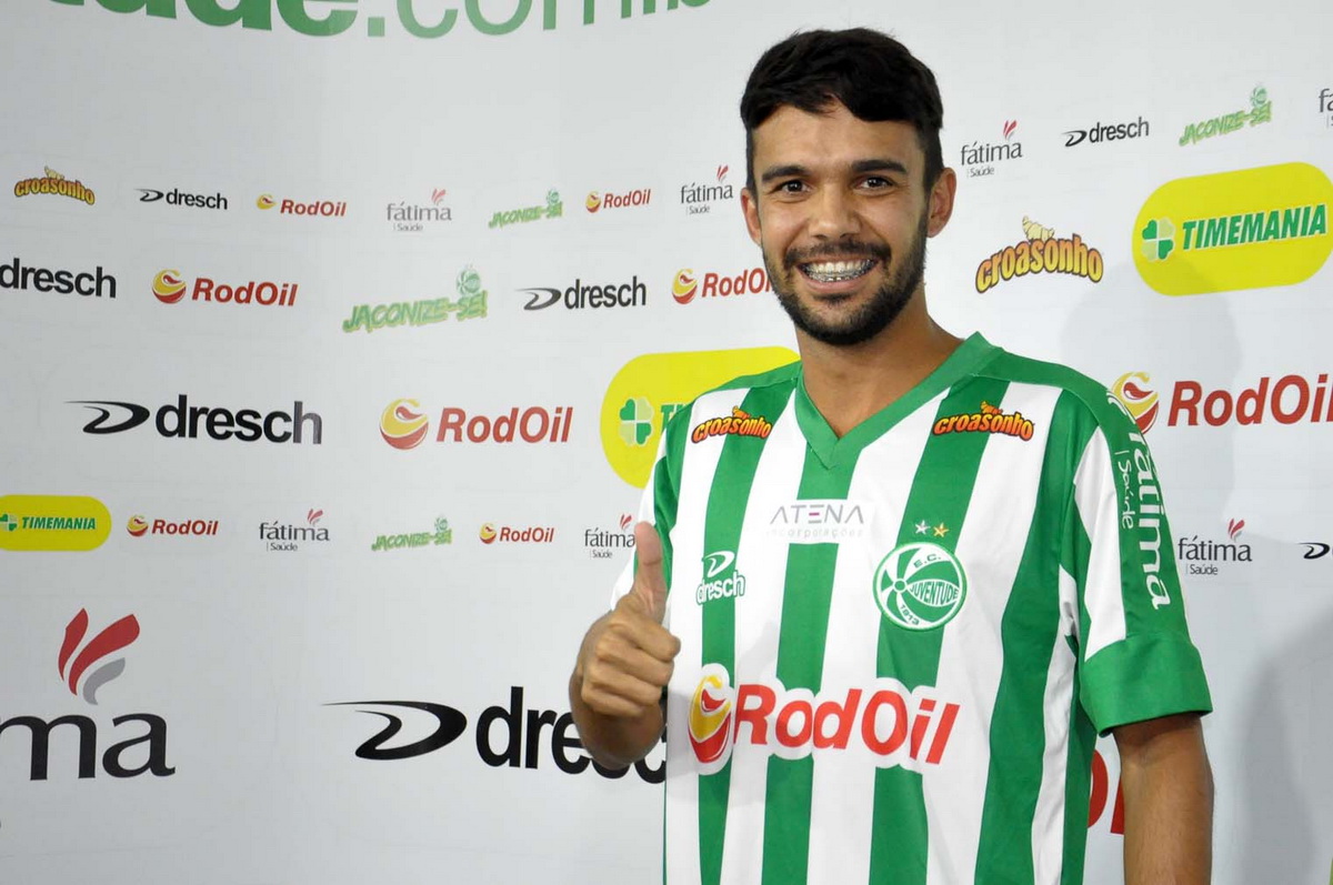 Juventude apresenta meia Wallacer