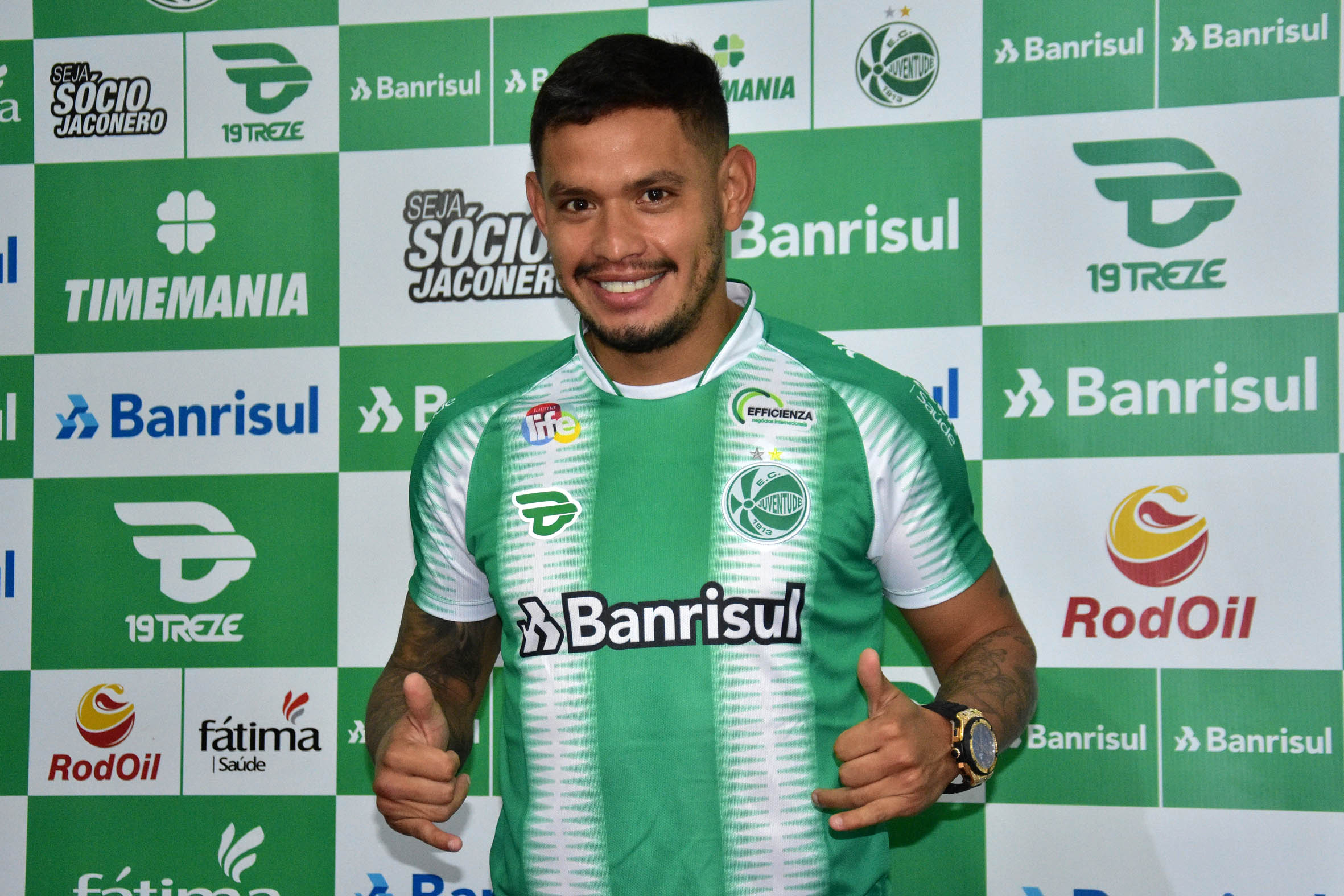 Meia Carlos Eduardo é o novo reforço do Juventude