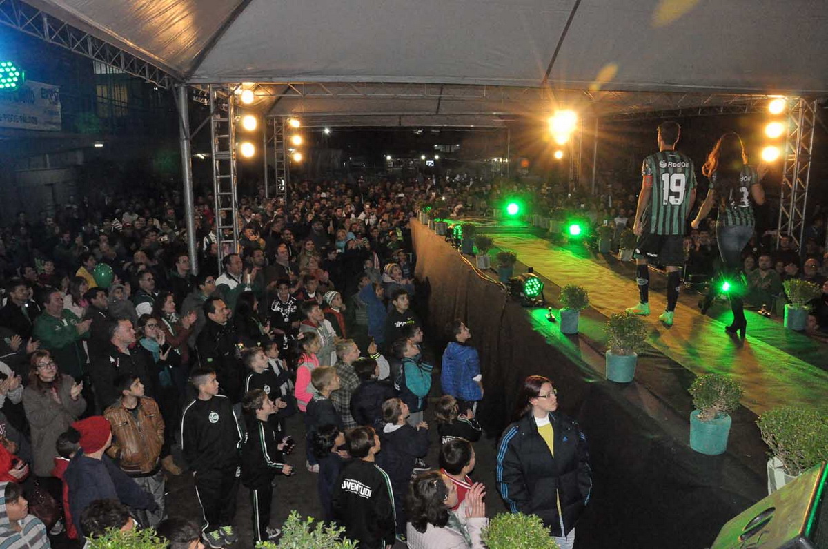 700 Jaconeros conferiram atrações na noite desta sexta, no Jaconi