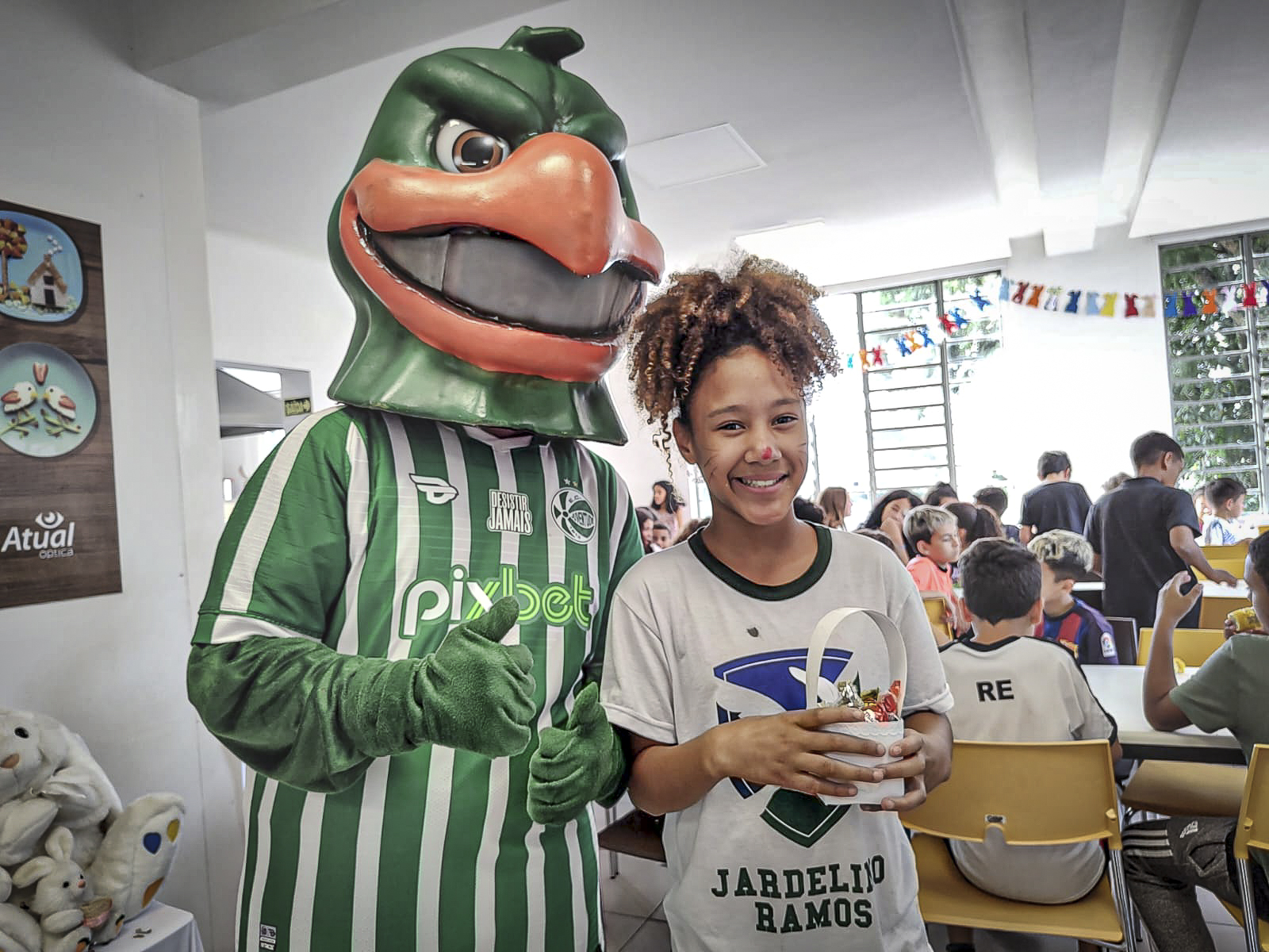Juventude e Jardelino Ramos promovem ações de Páscoa