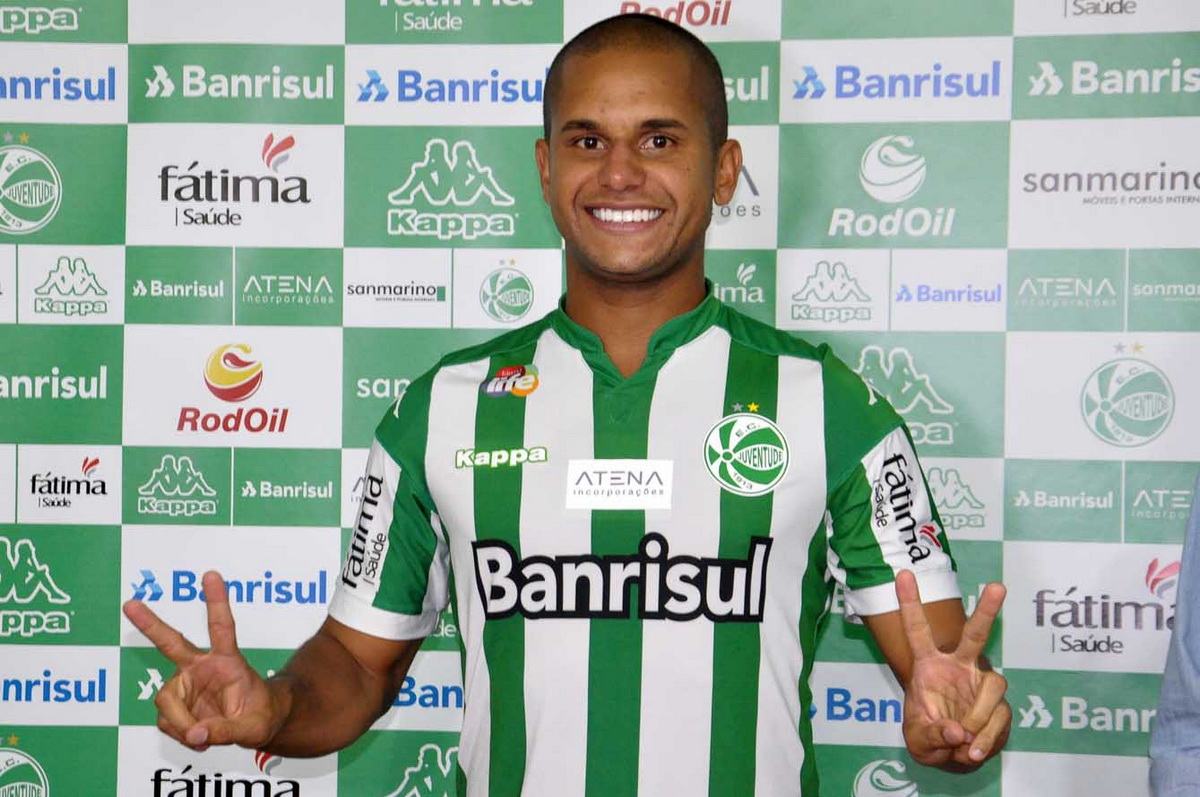 Juventude apresenta atacante Sassá