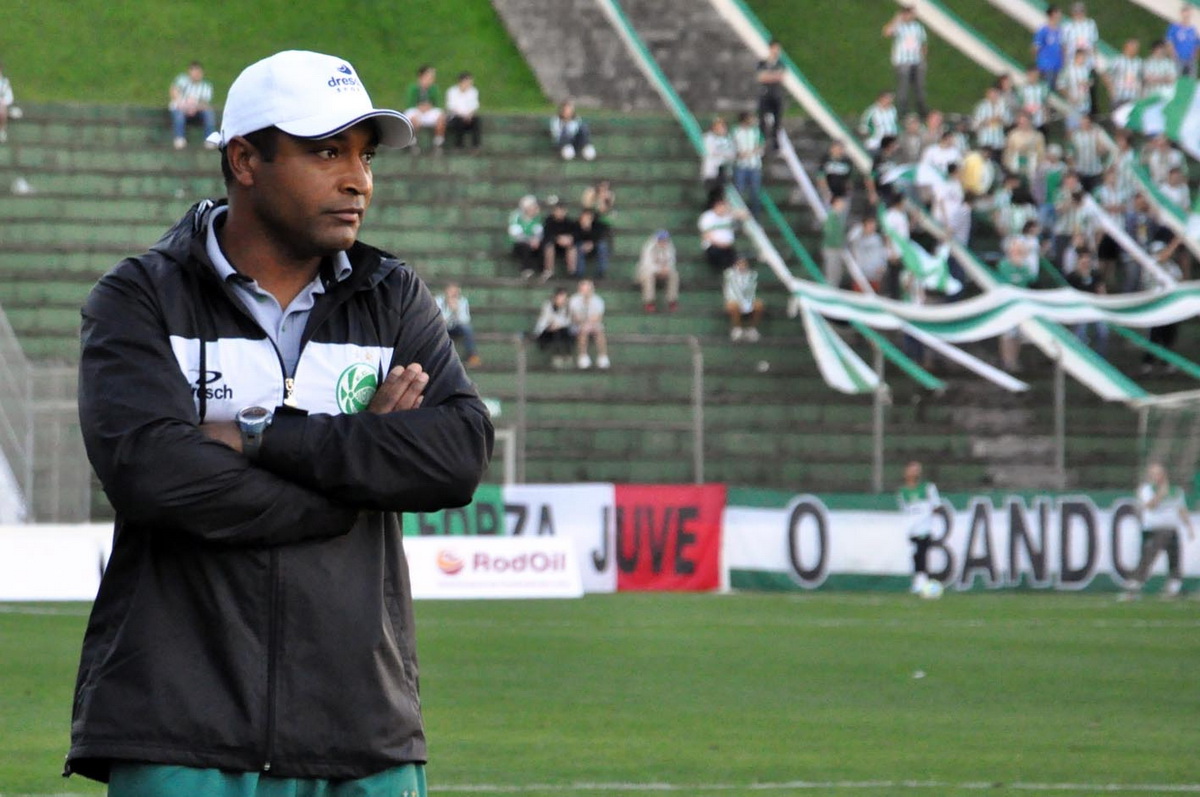 Juventude anuncia a saída do técnico Roger Machado