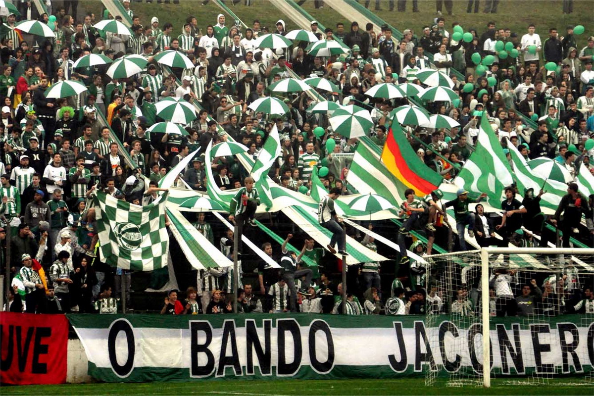 Juventude parabeniza Loucos da Papada pelo aniversário