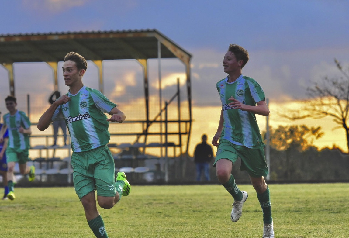 Com emoção! Sub-14 do Ju vence Azuriz nos pênaltis e está na semifinal do Sul-Brasileiro