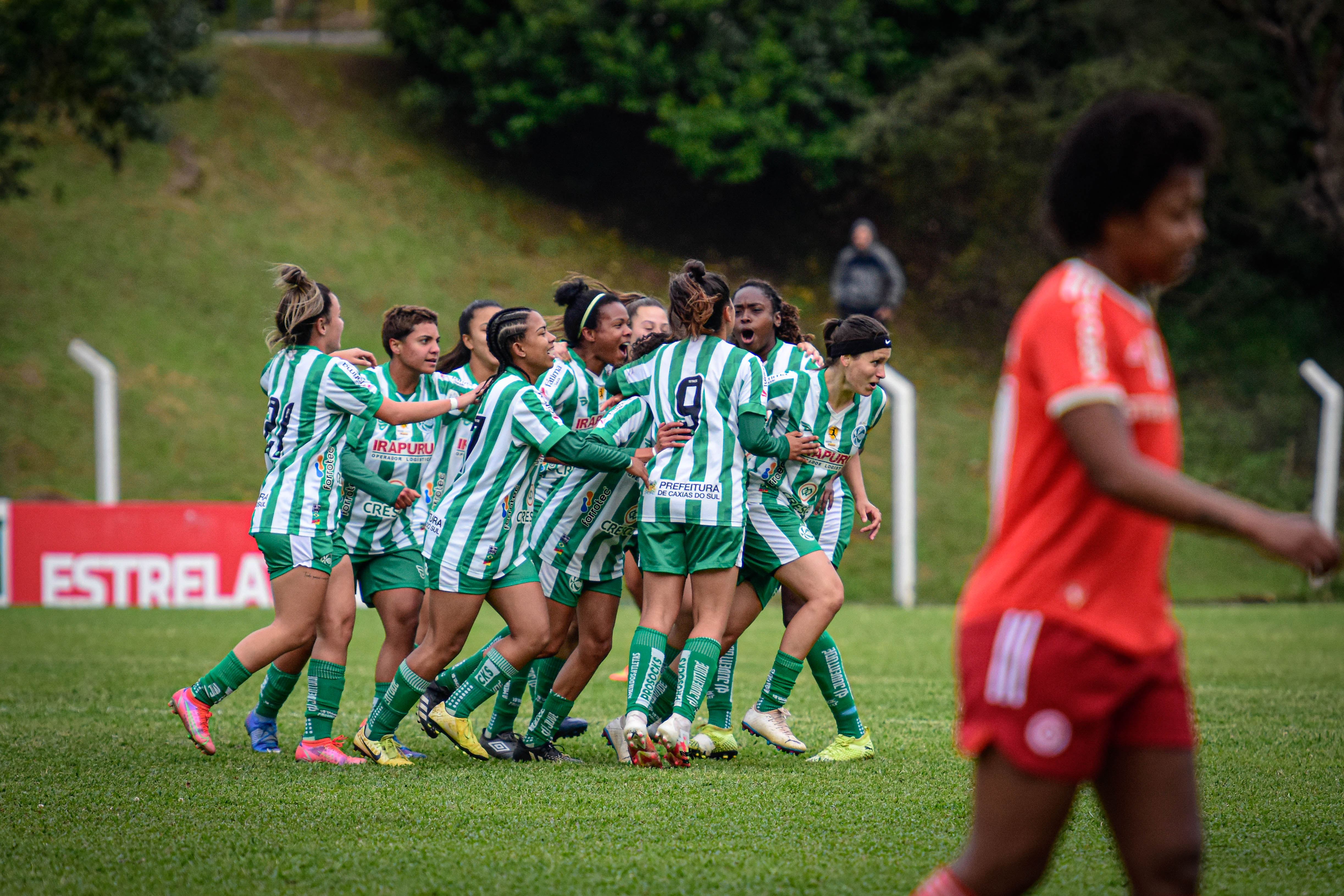 Com golaço de Bruna, Ju empata pelo Gauchão Feminino
