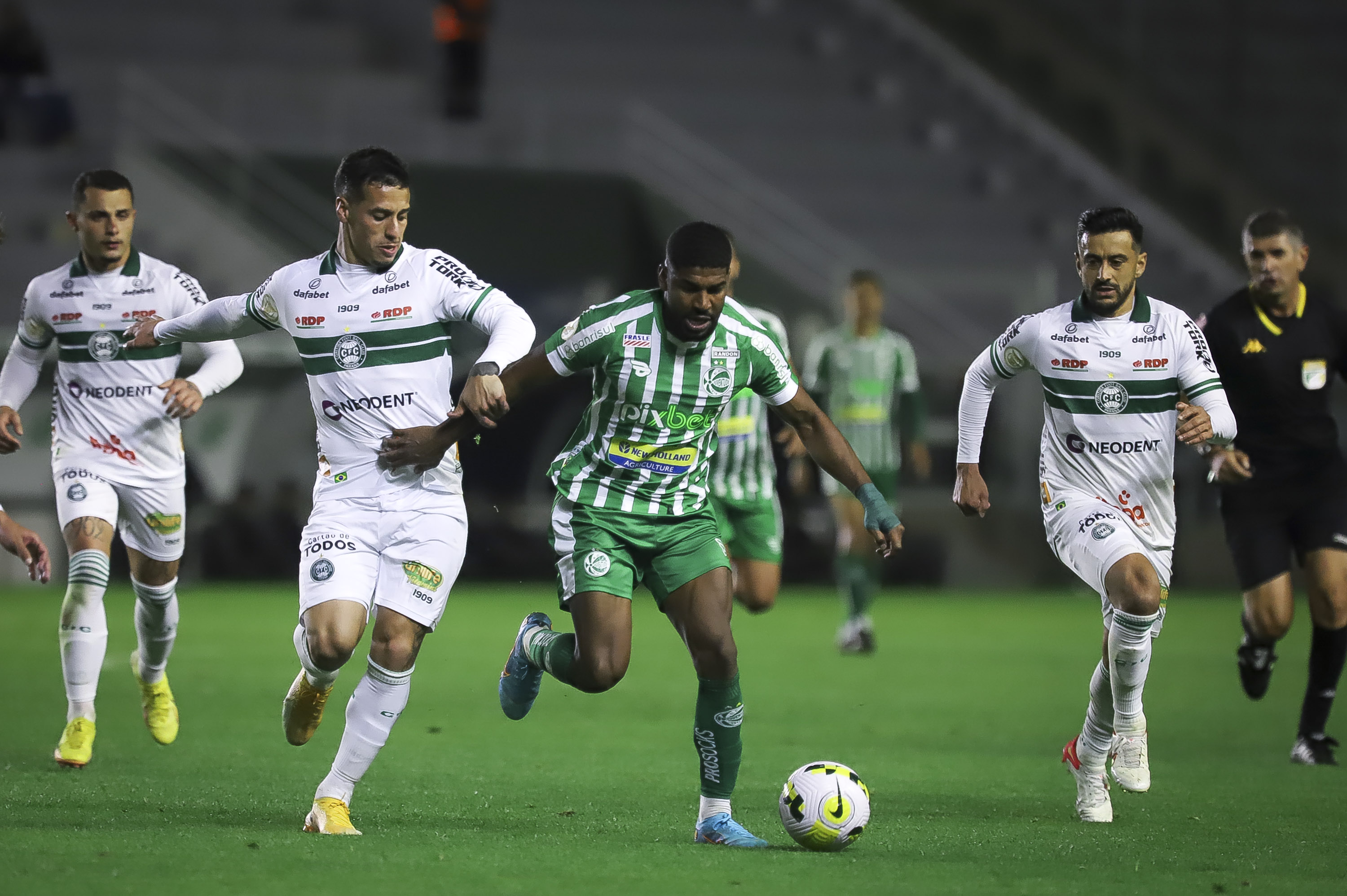 Com gol nos acréscimos, Ju perde para o Coritiba, no Jaconi