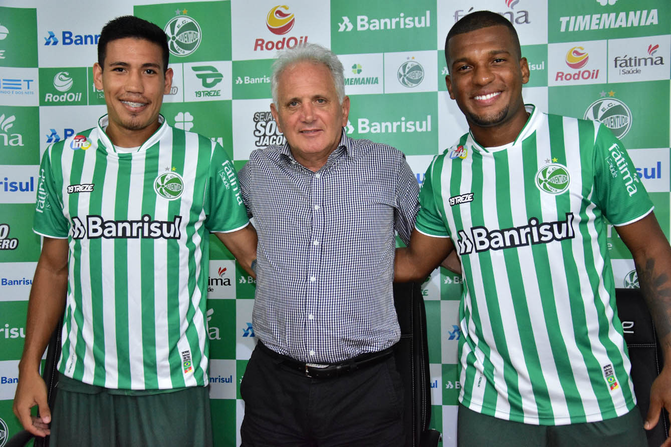 Lateral Lucas Mota e zagueiro Genilson são apresentados pelo Verdão